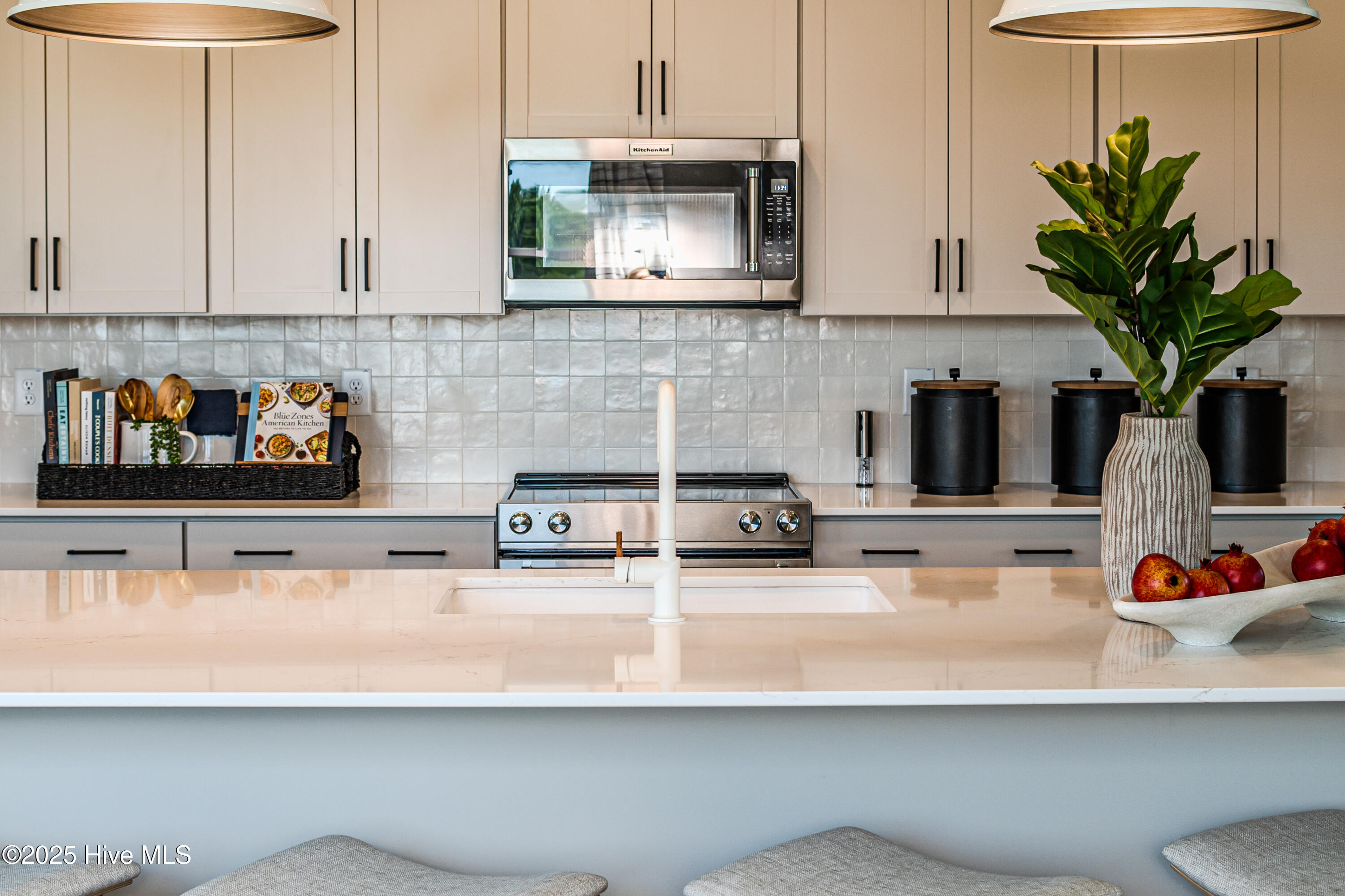 100504339 | Photo 28