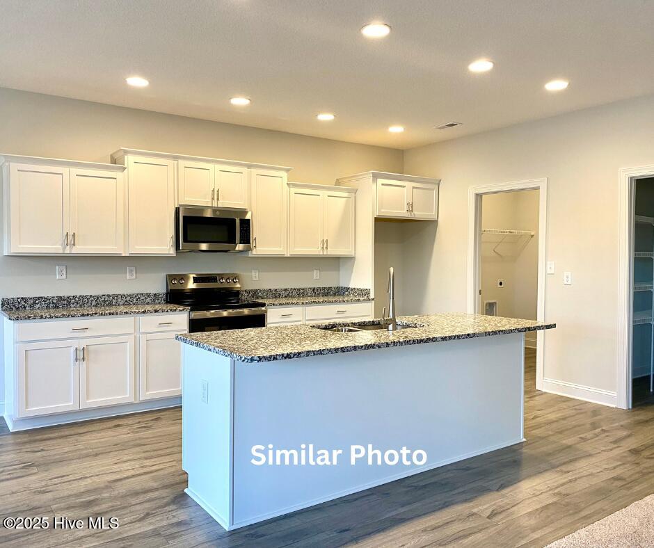 100535932 | Photo 11