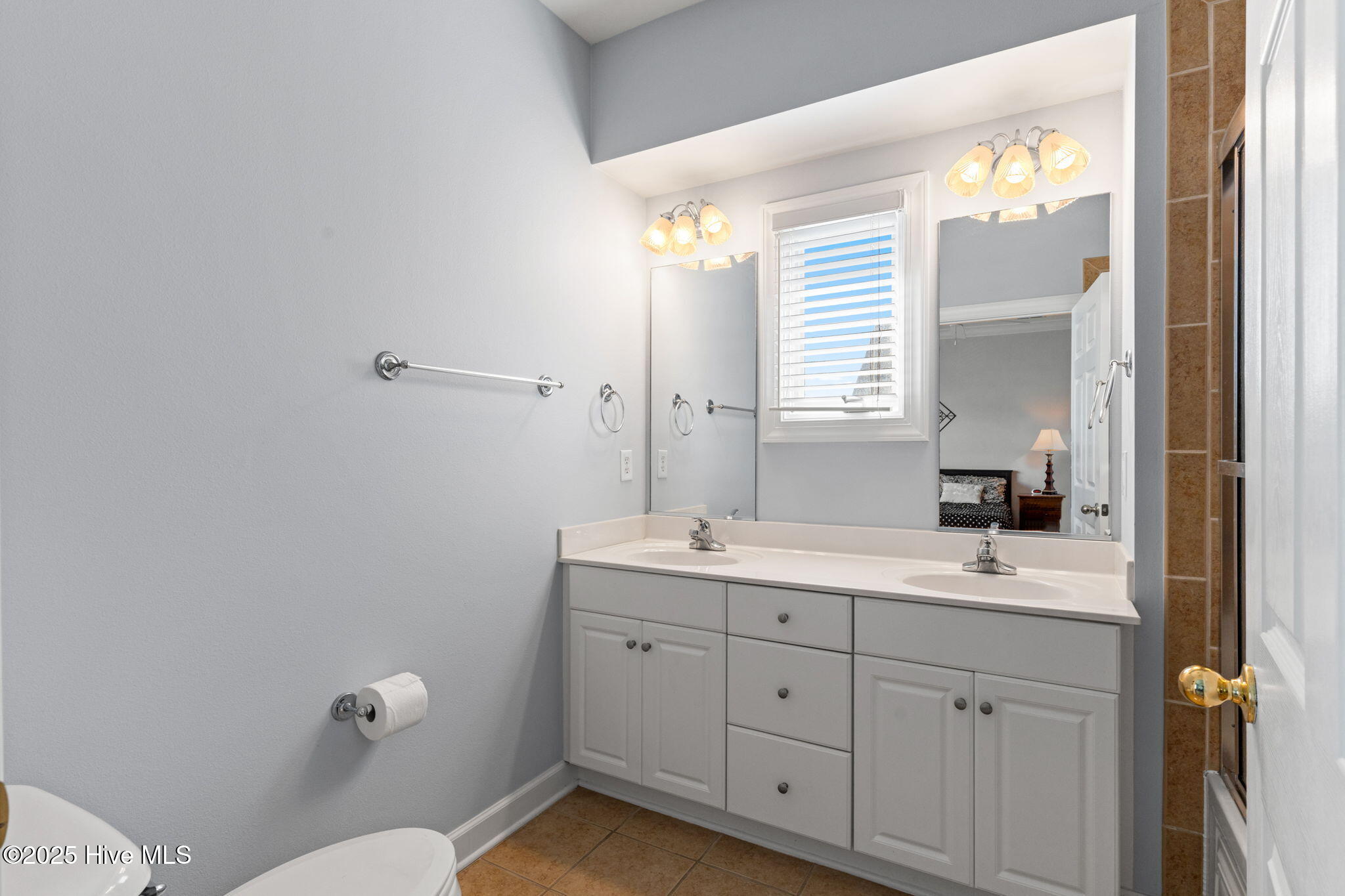 100536833 | Photo 11