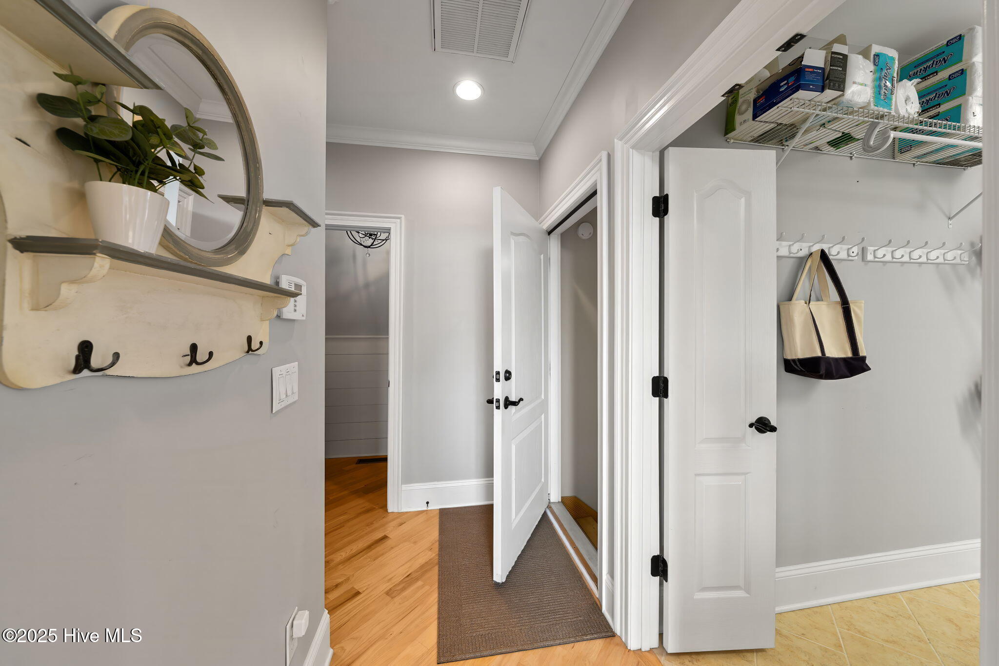 100544684 | Photo 45