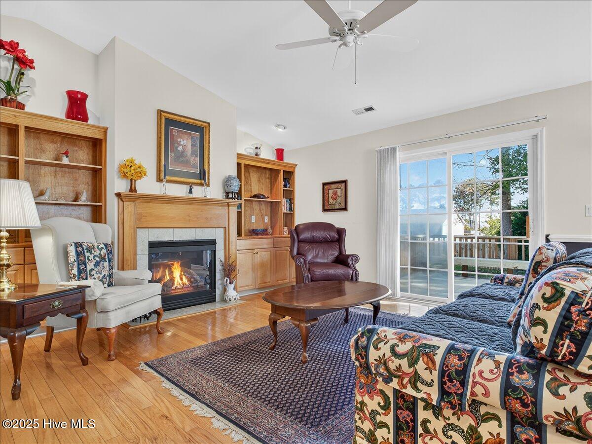 100537242 | Photo 13