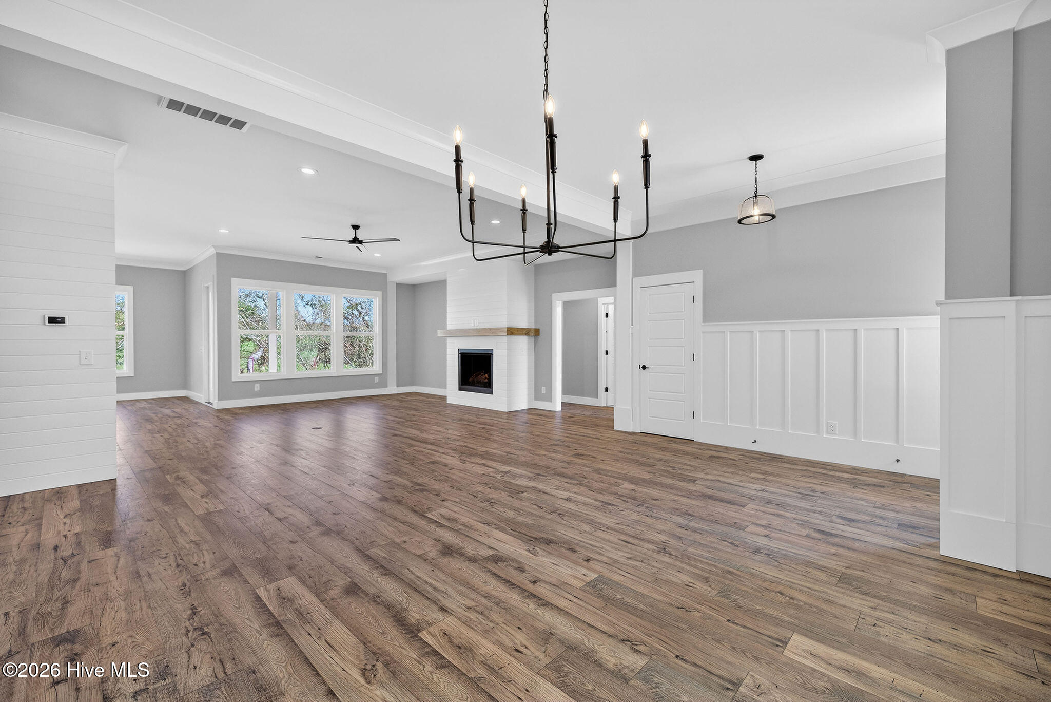 100560917 | Photo 18