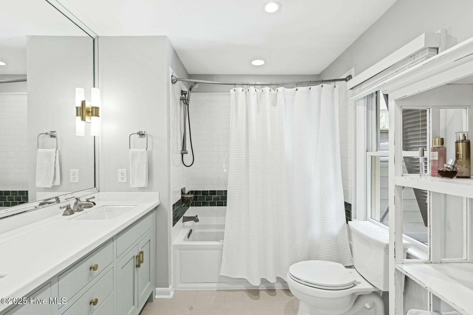 100555228 | Photo 44