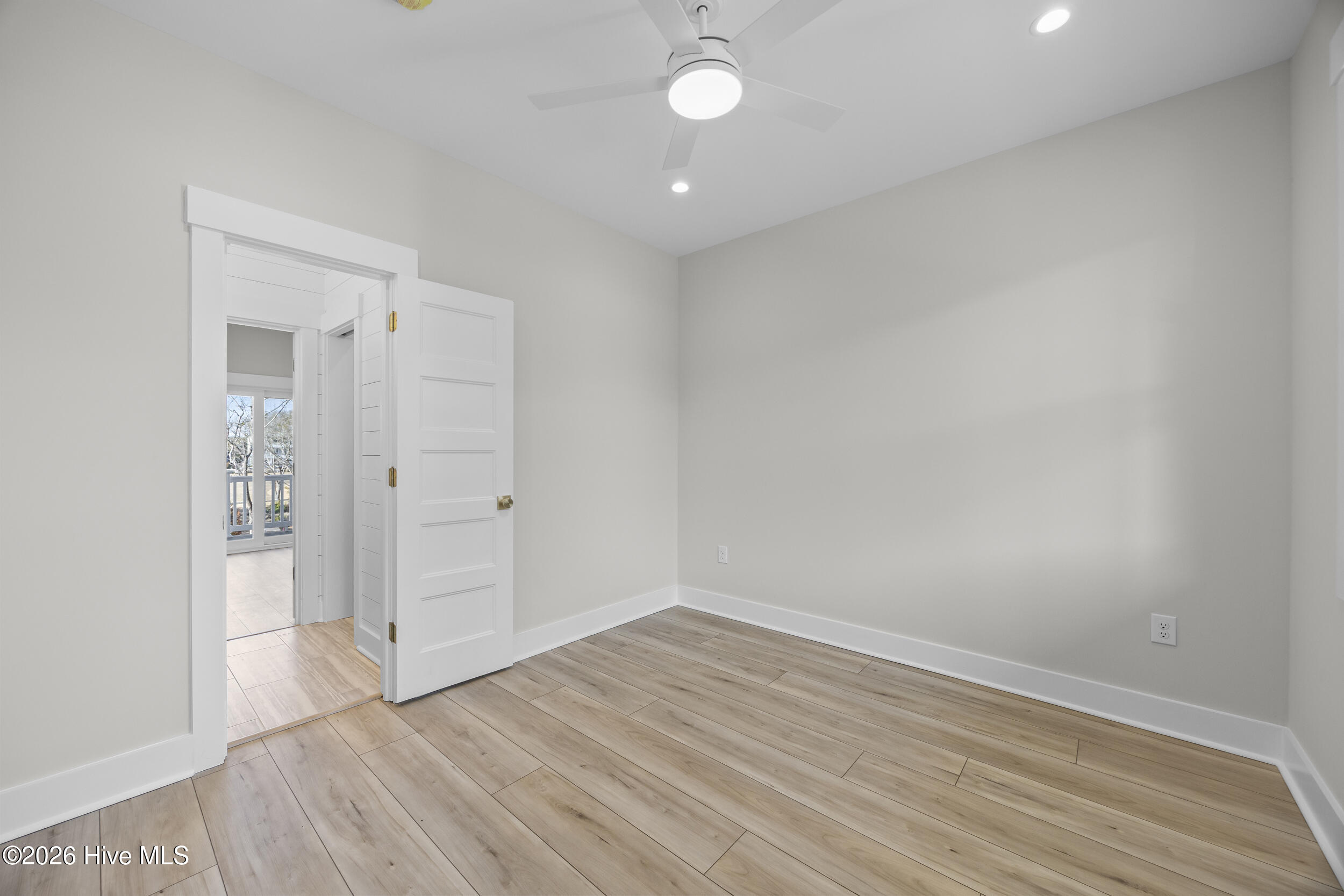 100543064 | Photo 31