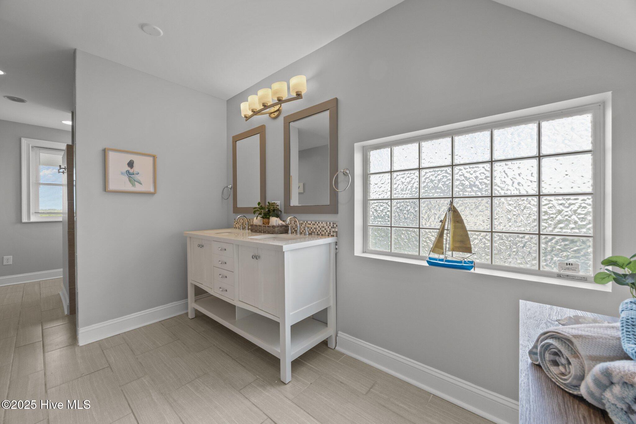 100506414 | Photo 36