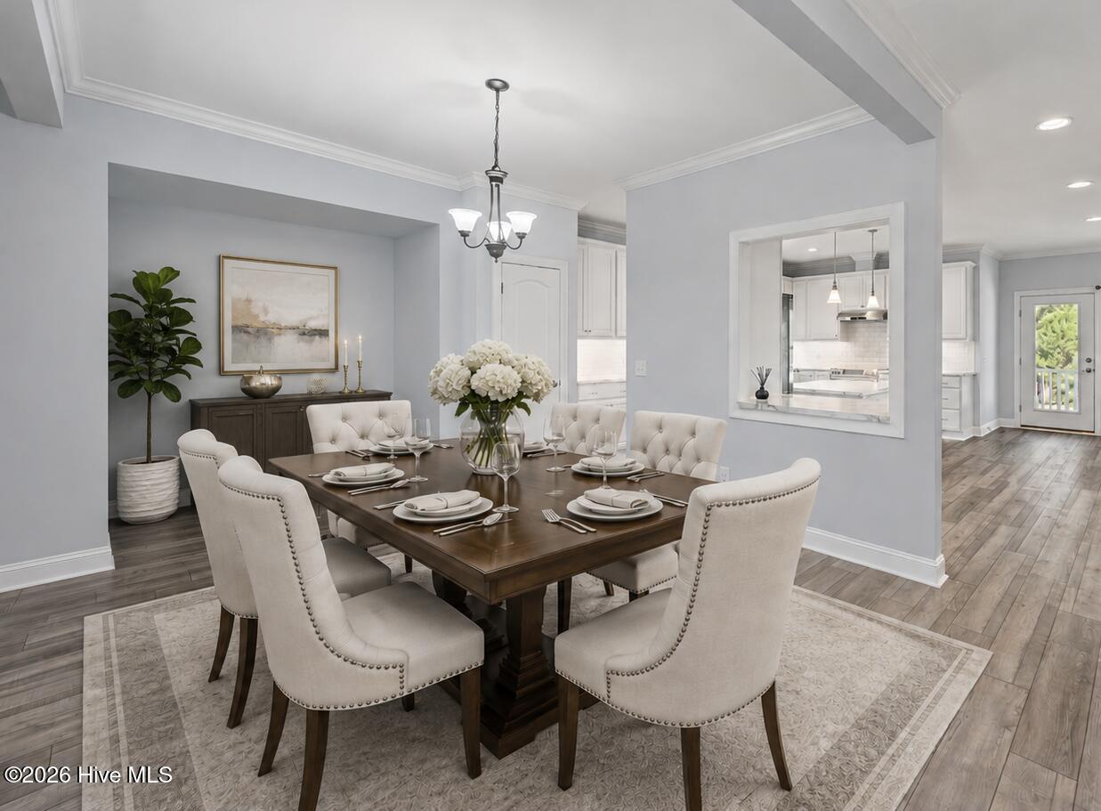 Virtually staged dining room