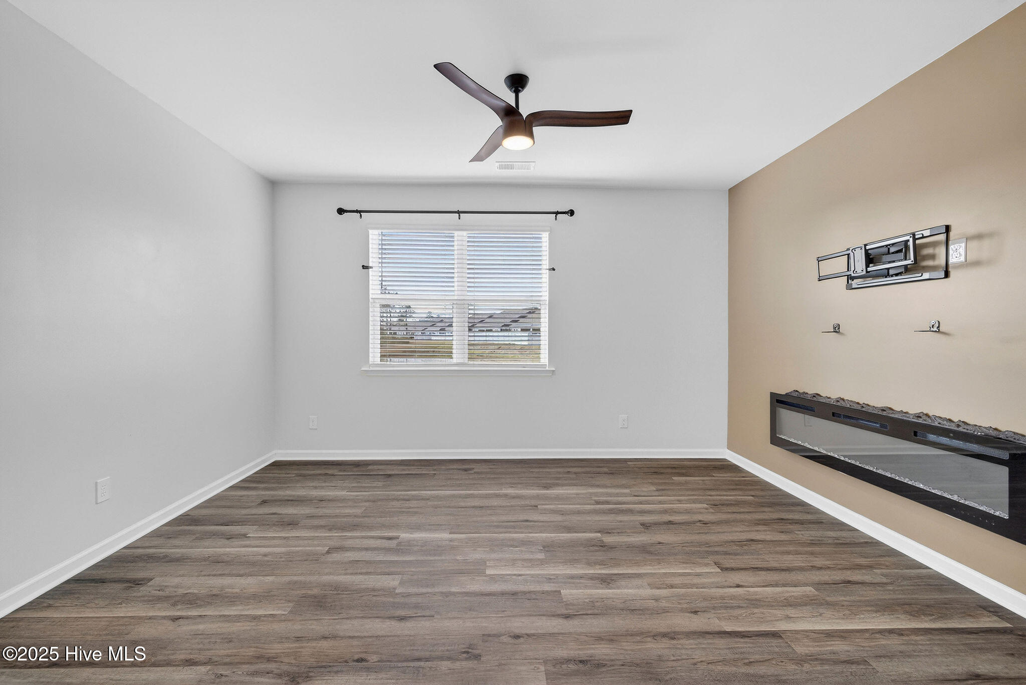 100535108 | Photo 15