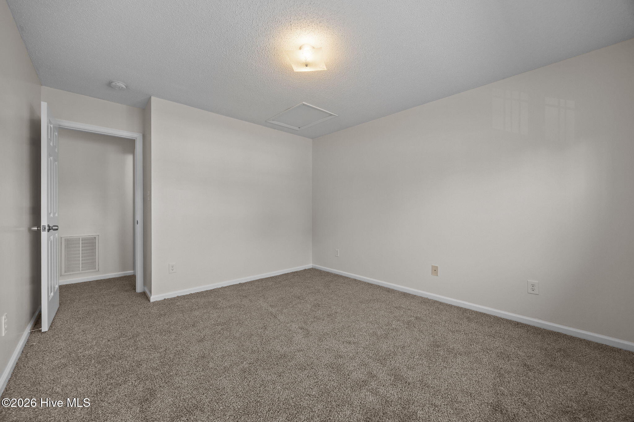 100551295 | Photo 15