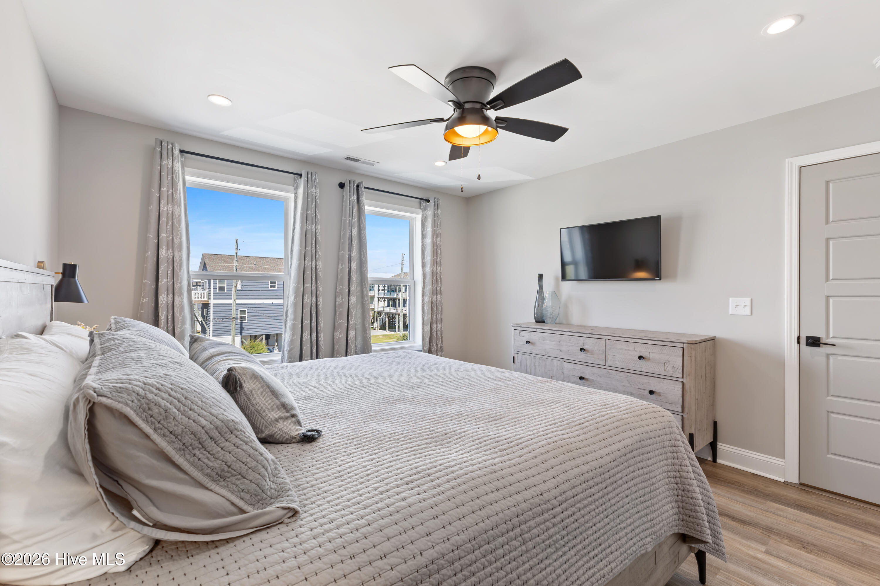 100564828 | Photo 23