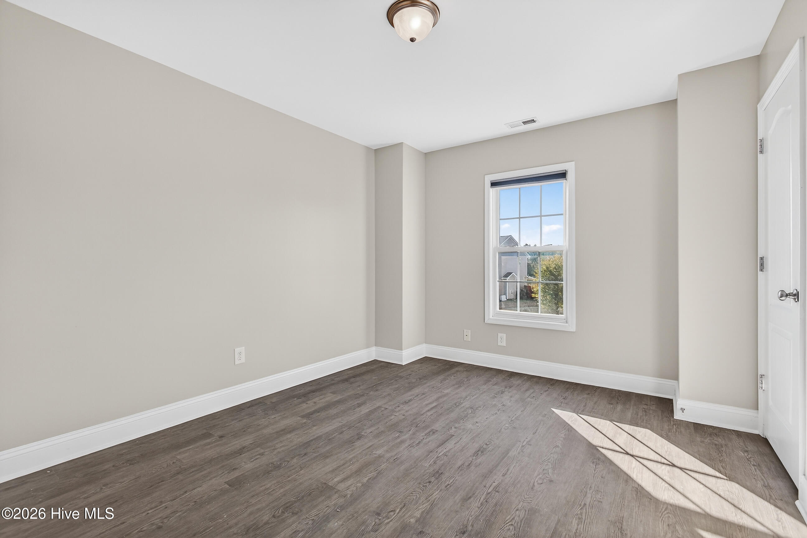 100547541 | Photo 23