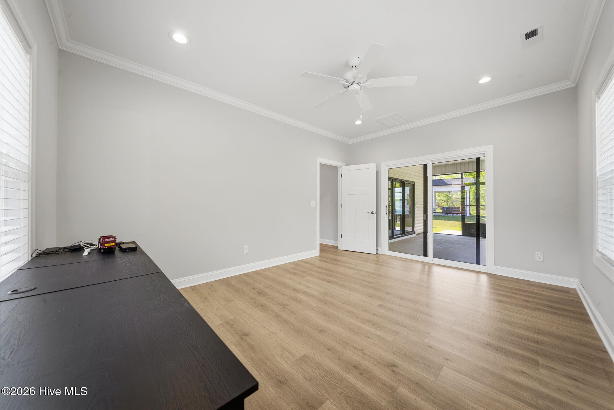 100567561 | Photo 40