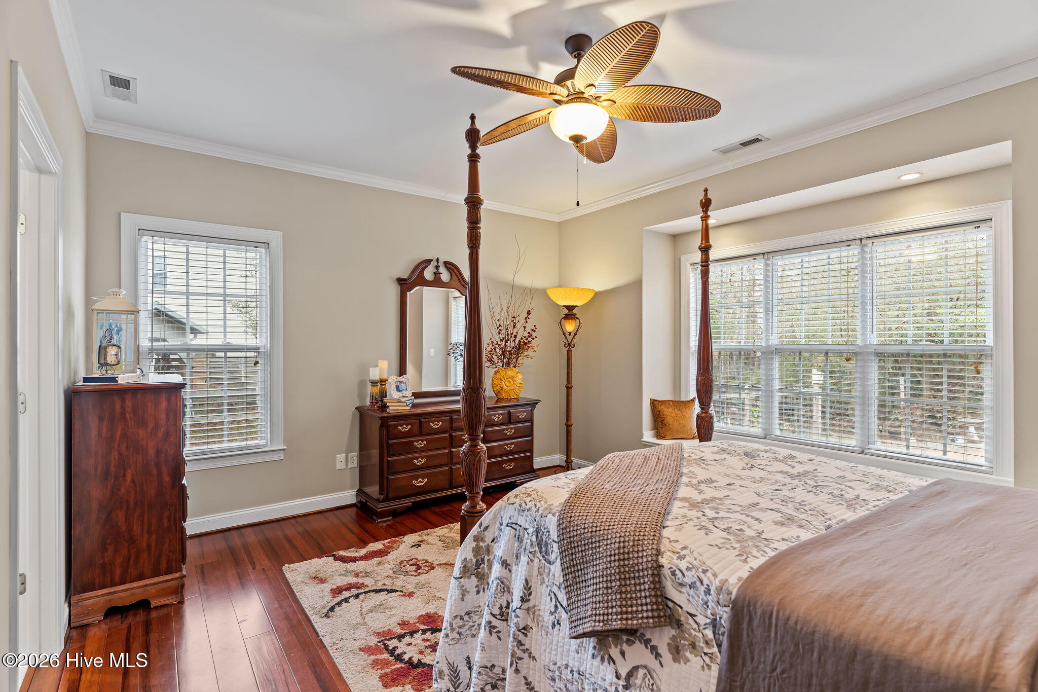 100556977 | Photo 35