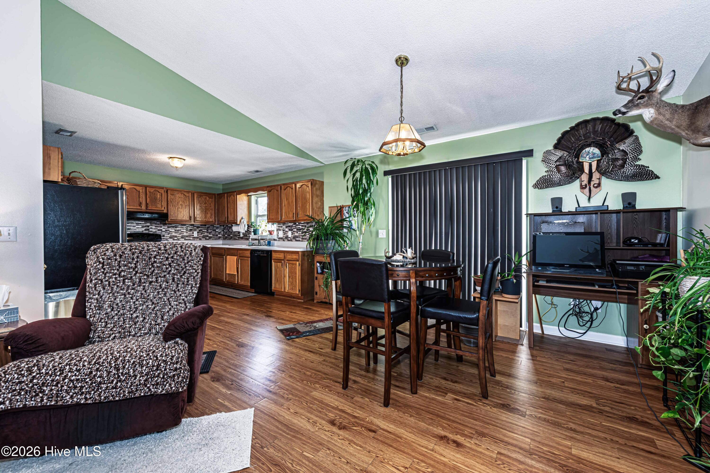 100550368 | Photo 15