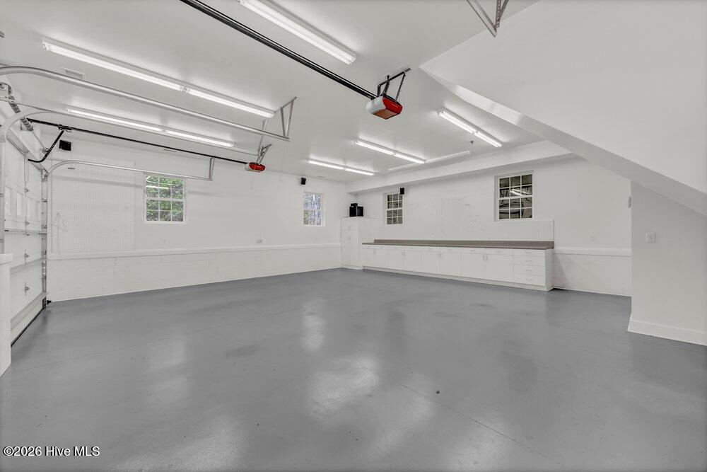 100557041 | Photo 46