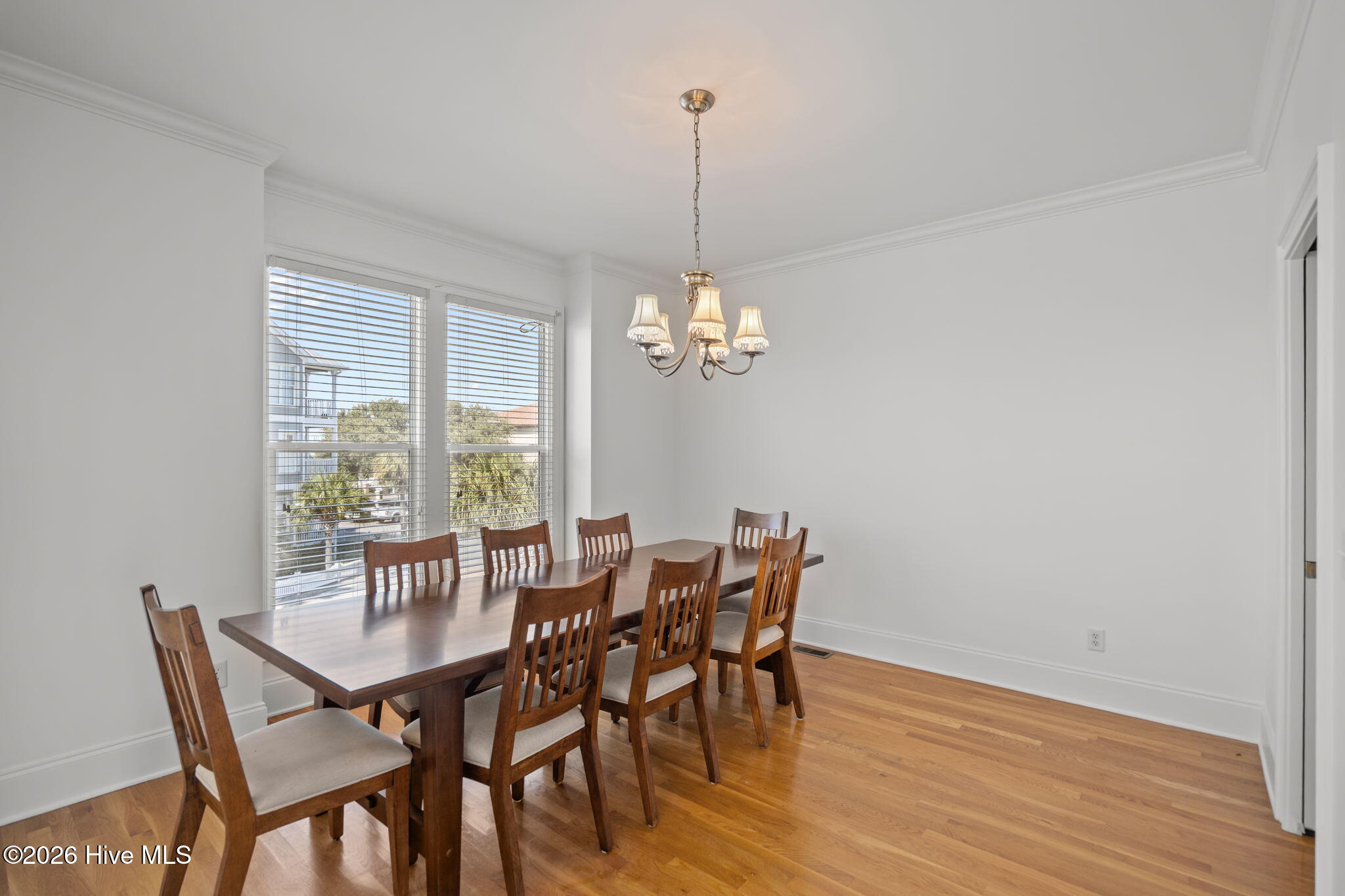 100560012 | Photo 25