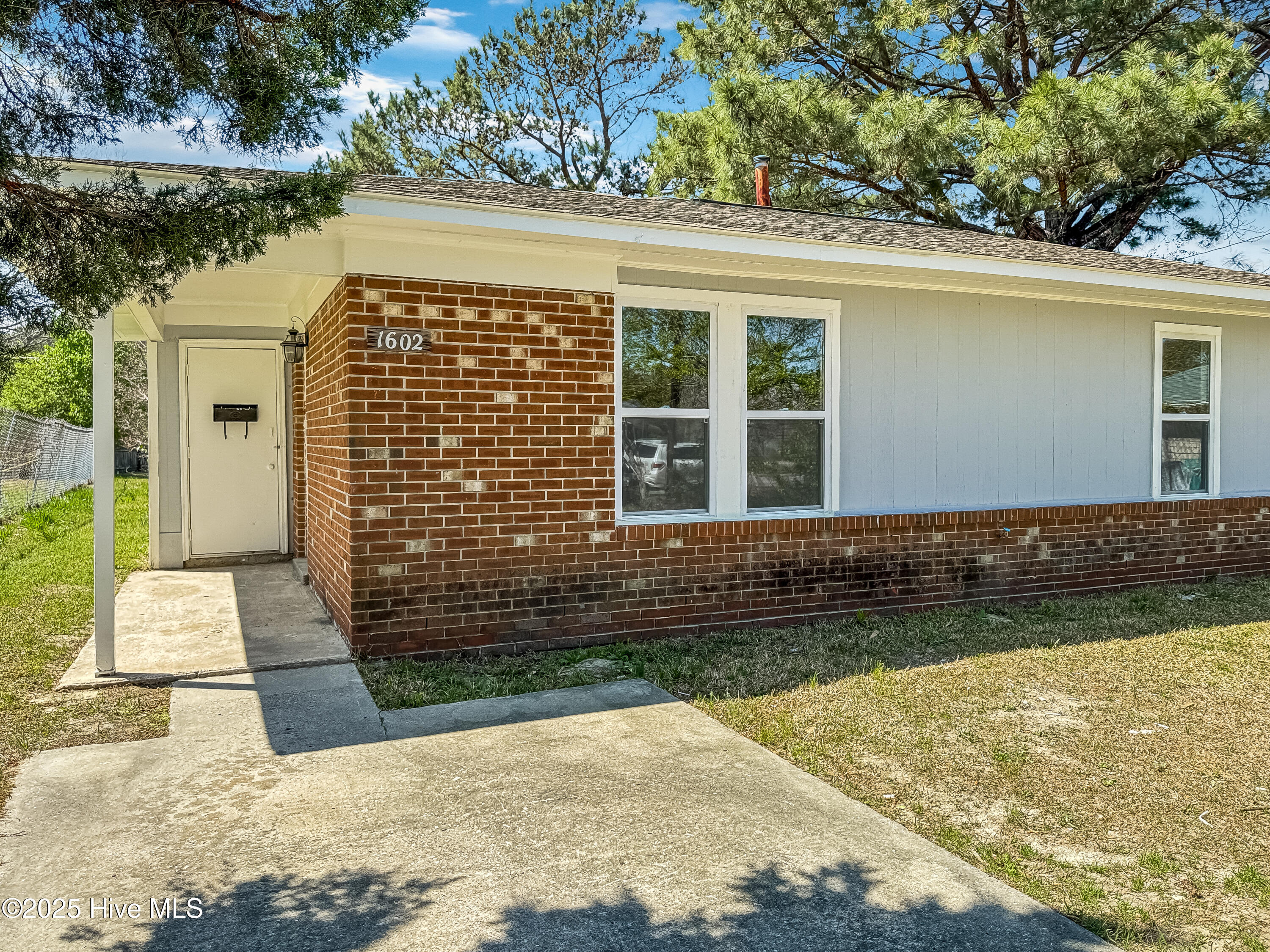 1602 Forbes Court, Wilmington, NC 28405 – photo 2: 1167c4cdb3c27177fdefd0824d6c2ffbb2268cd6