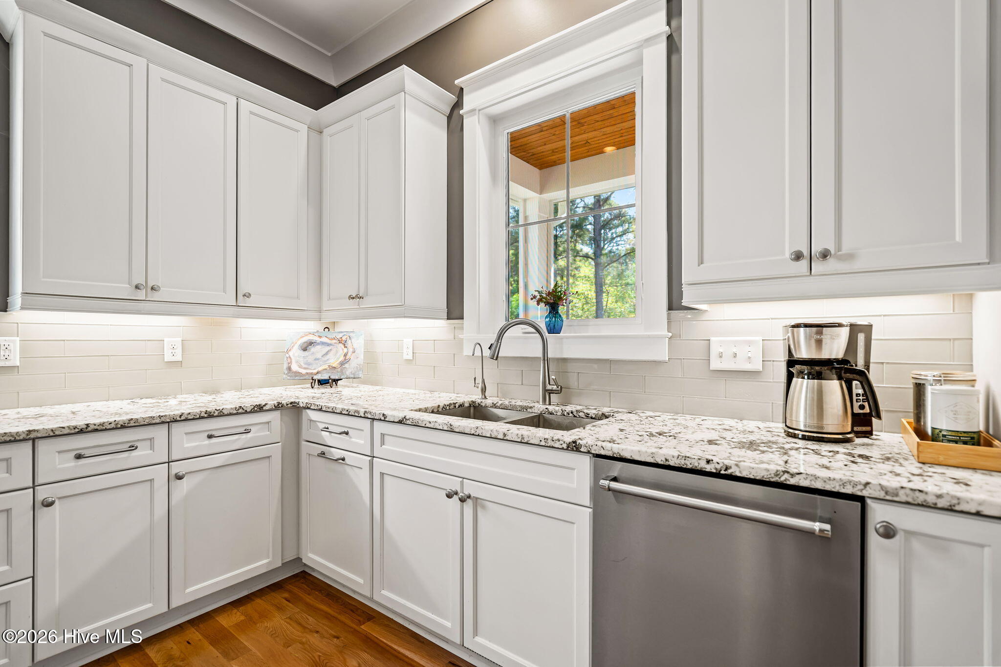 100567886 | Photo 25