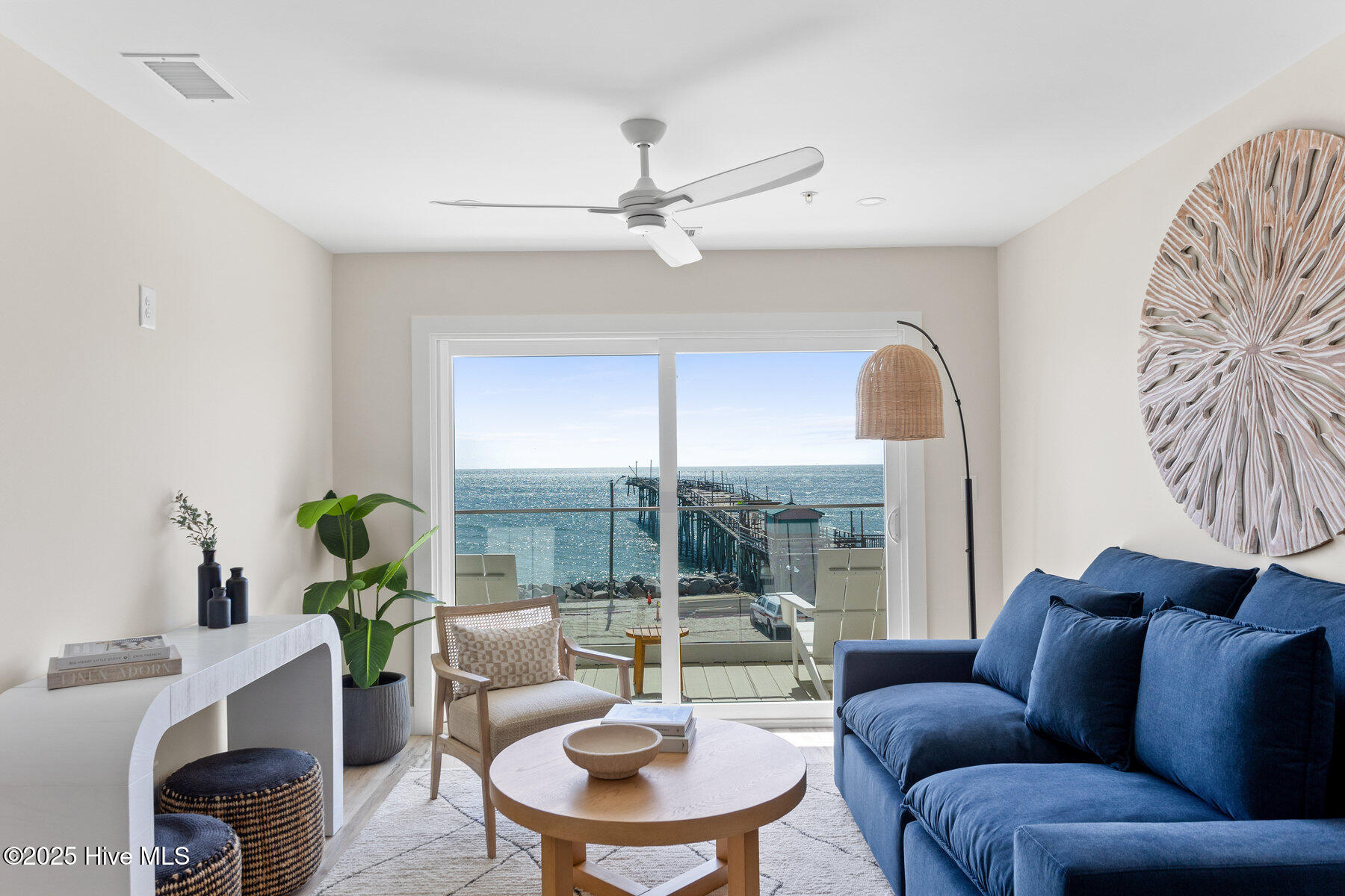 100503111 | Photo 13