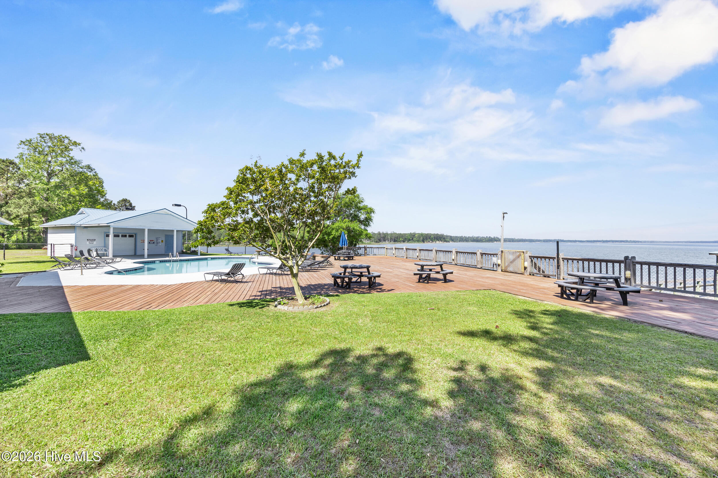 100569506 | Photo 74