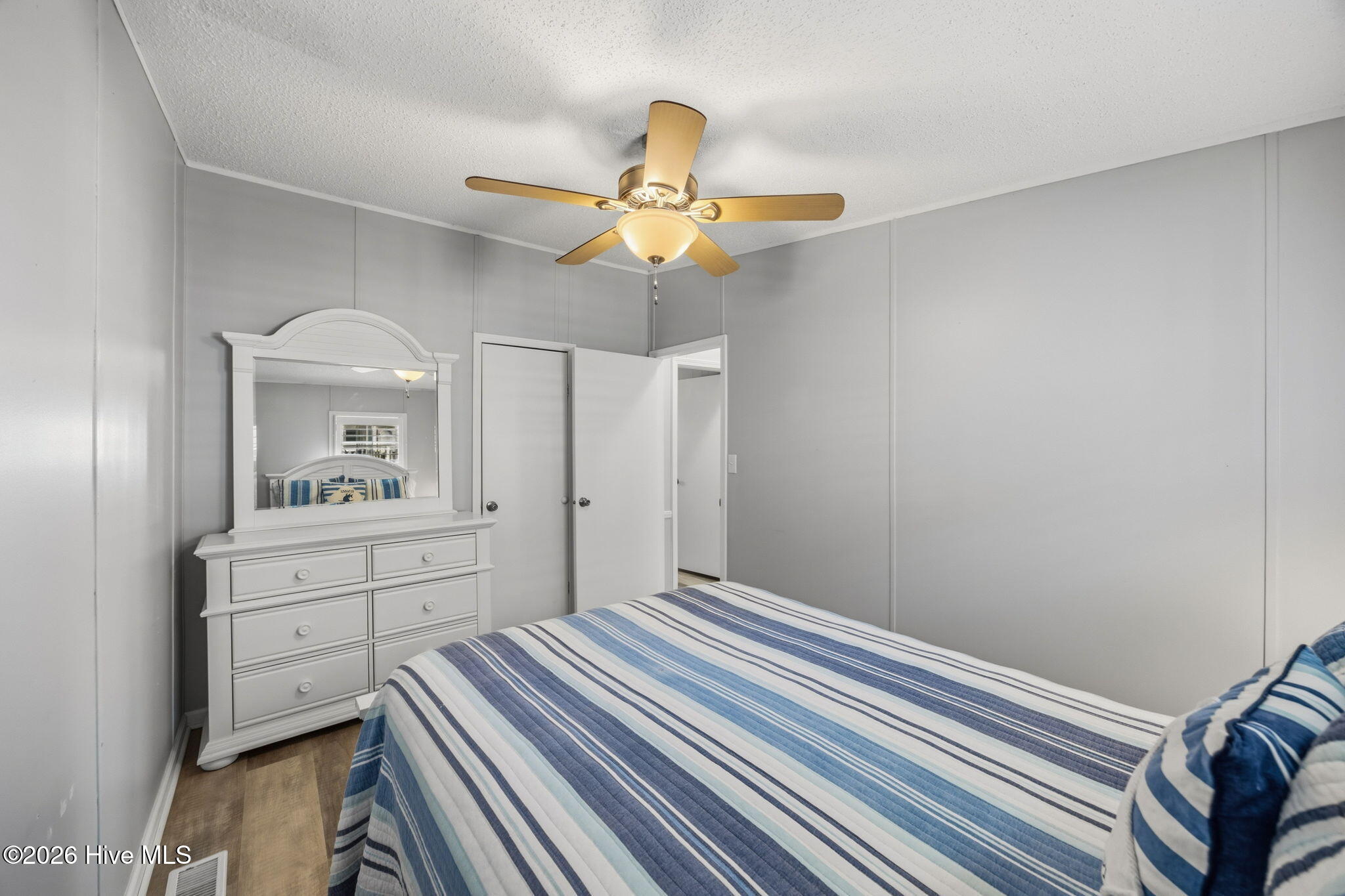 100558073 | Photo 32