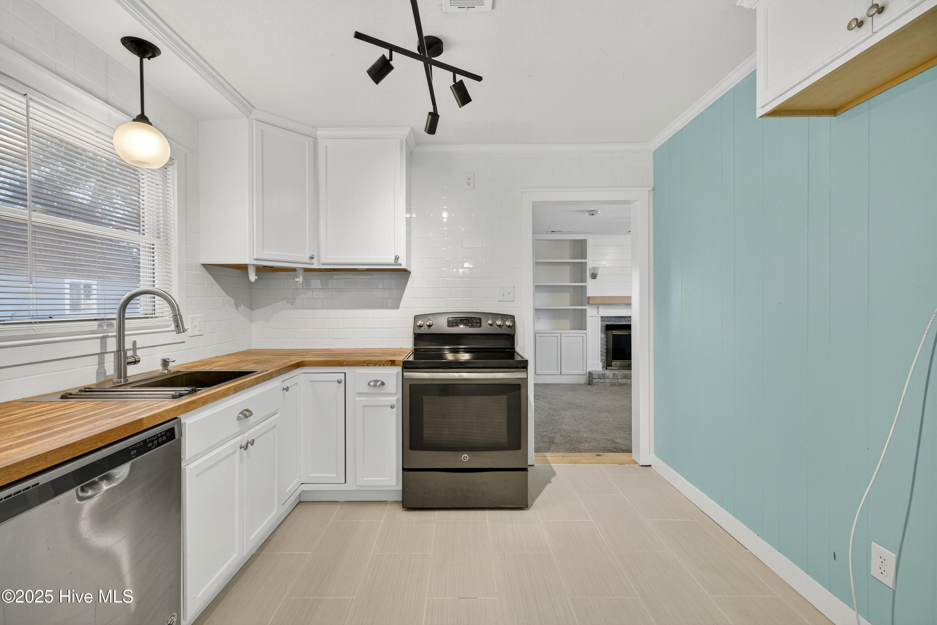 100541302 | Photo 16