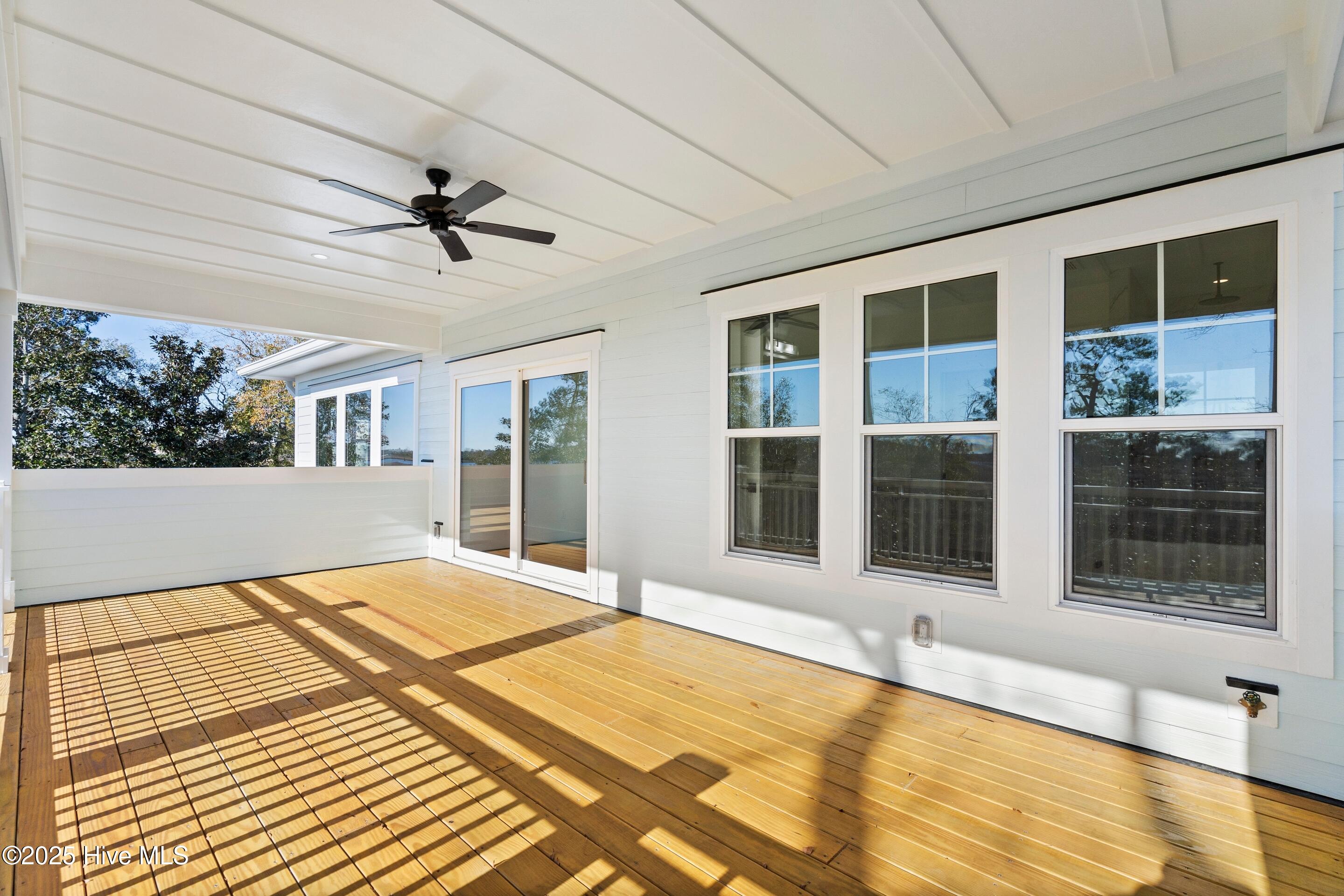 100545730 | Photo 75