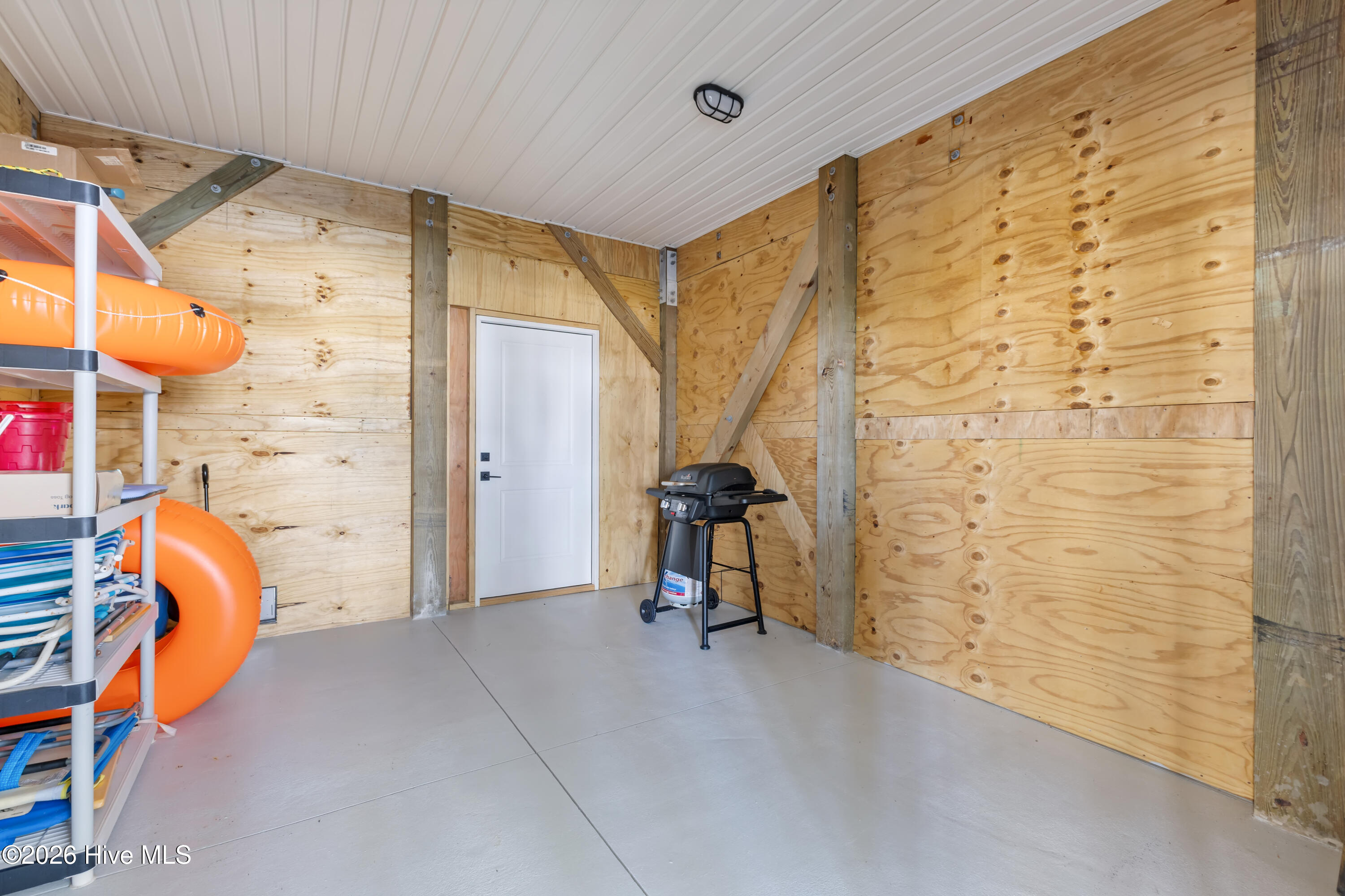 100564828 | Photo 39