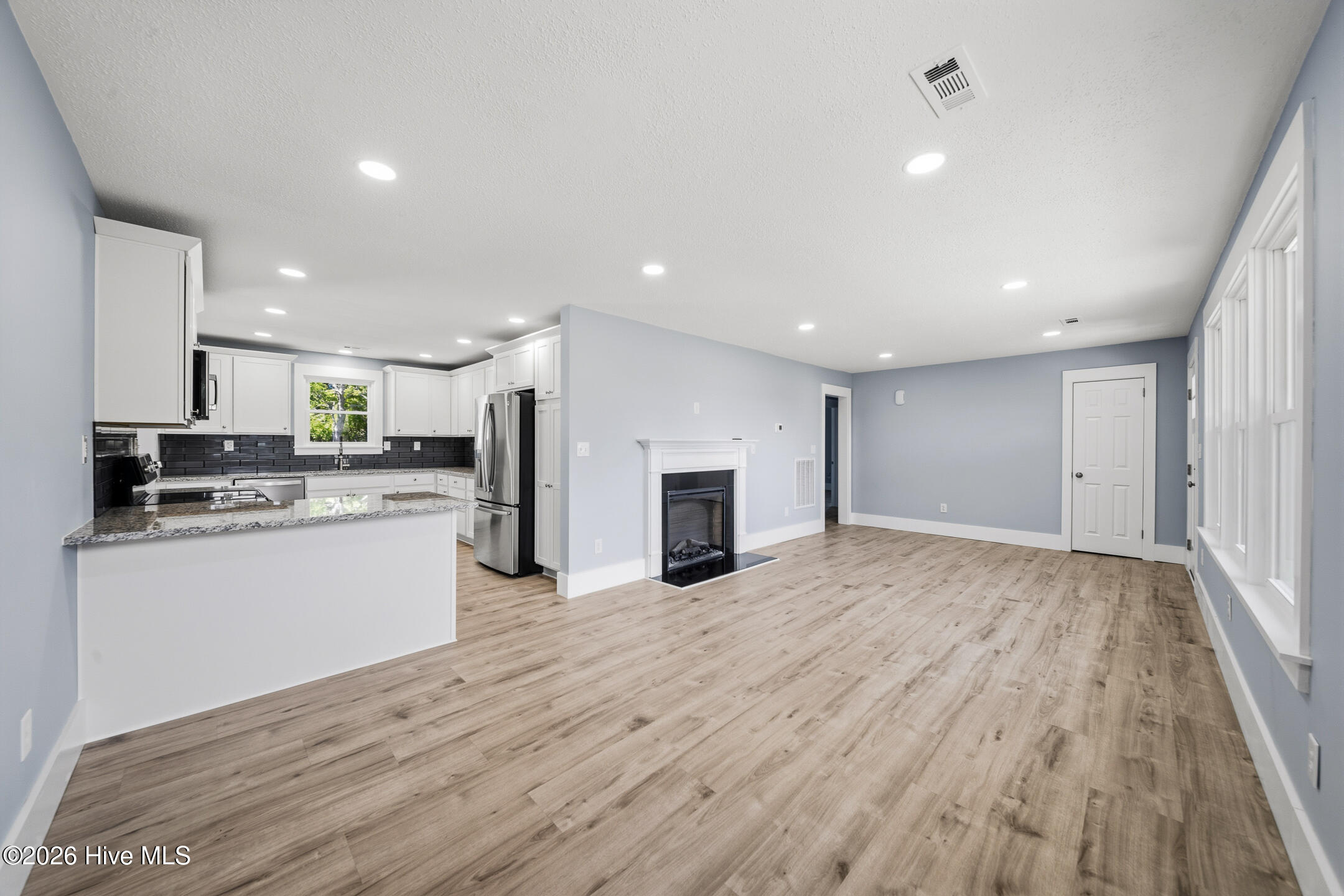 100570664 | Photo 11