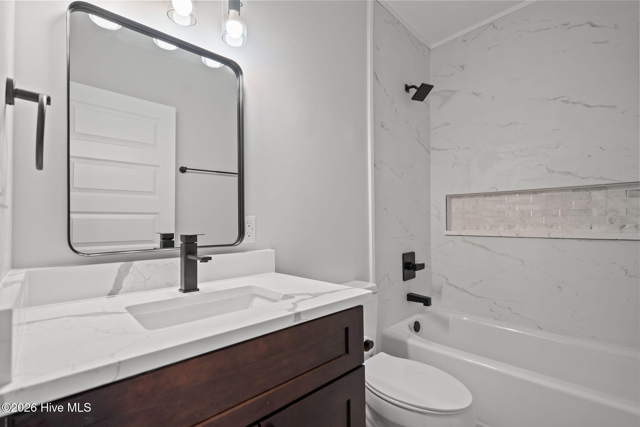 100550651 | Photo 28