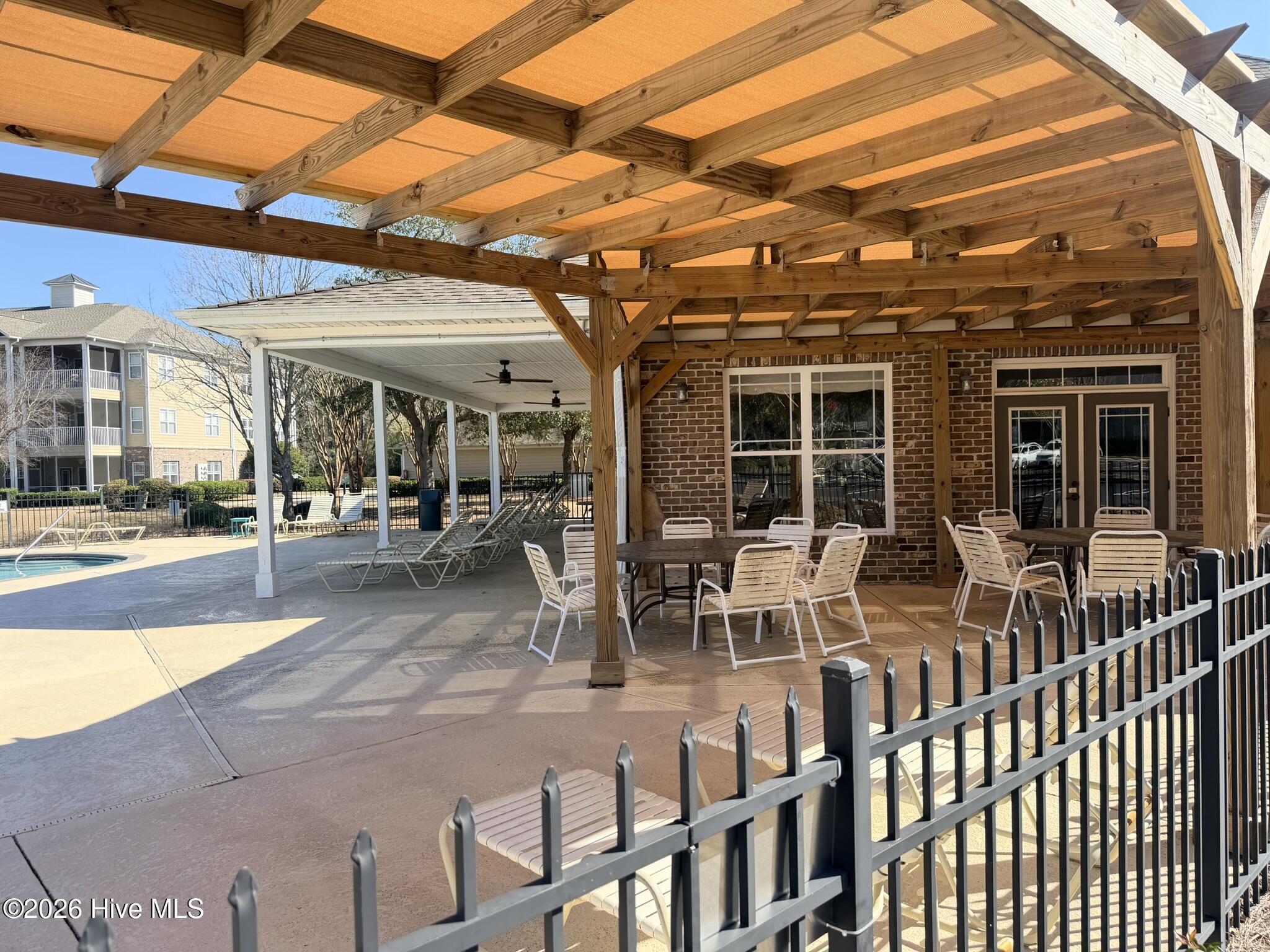 100558778 | Photo 33