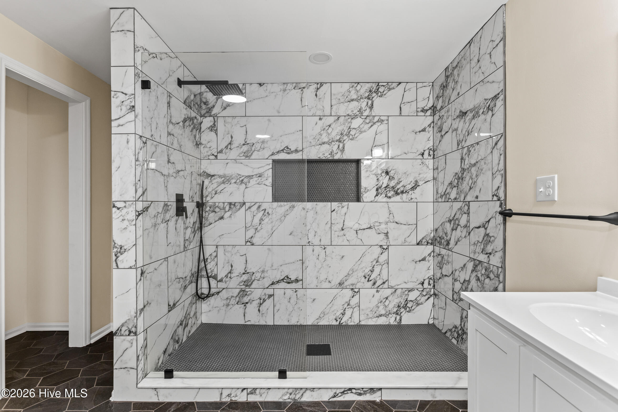 100558512 | Photo 27