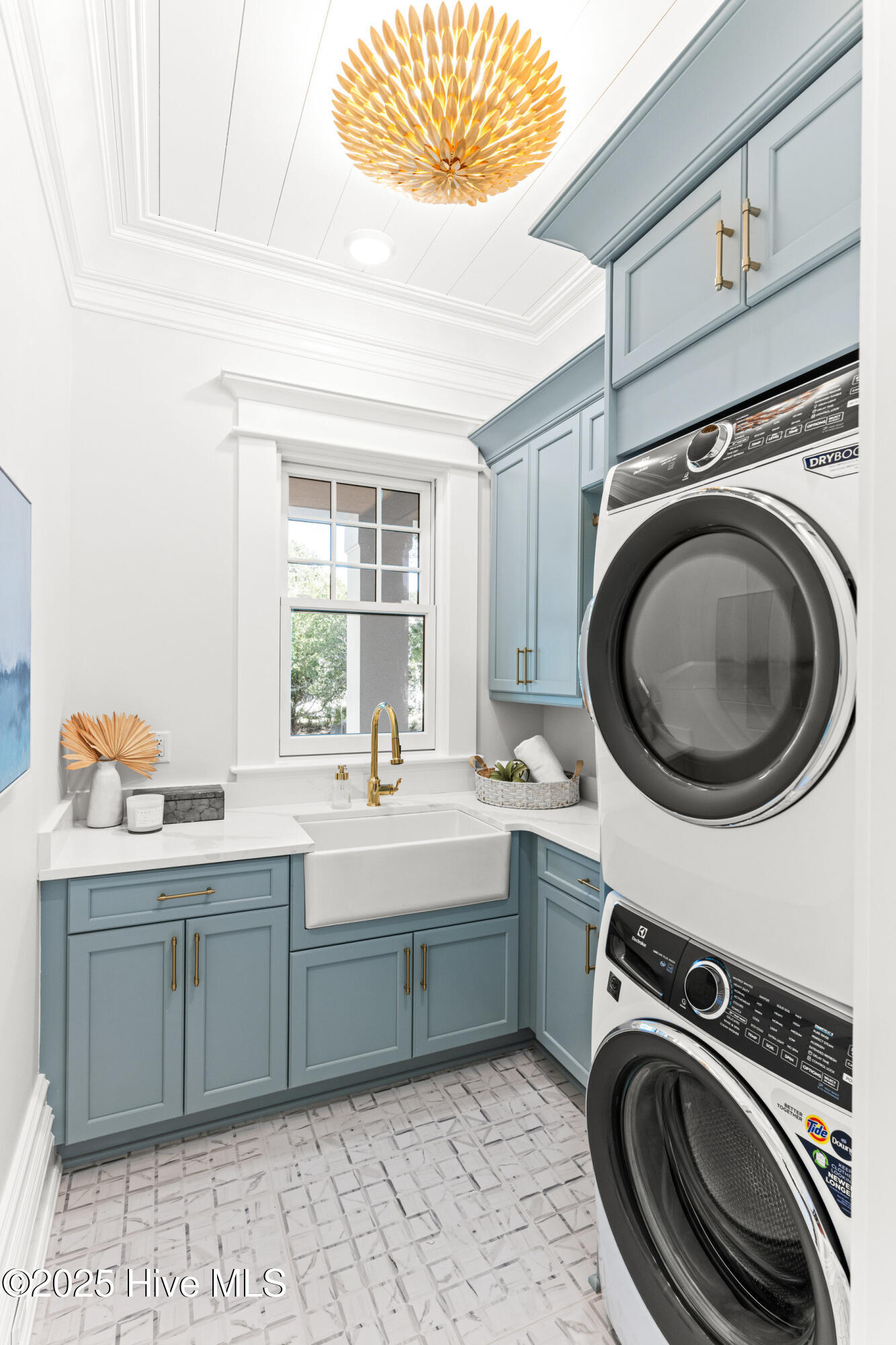 100401243 | Photo 35