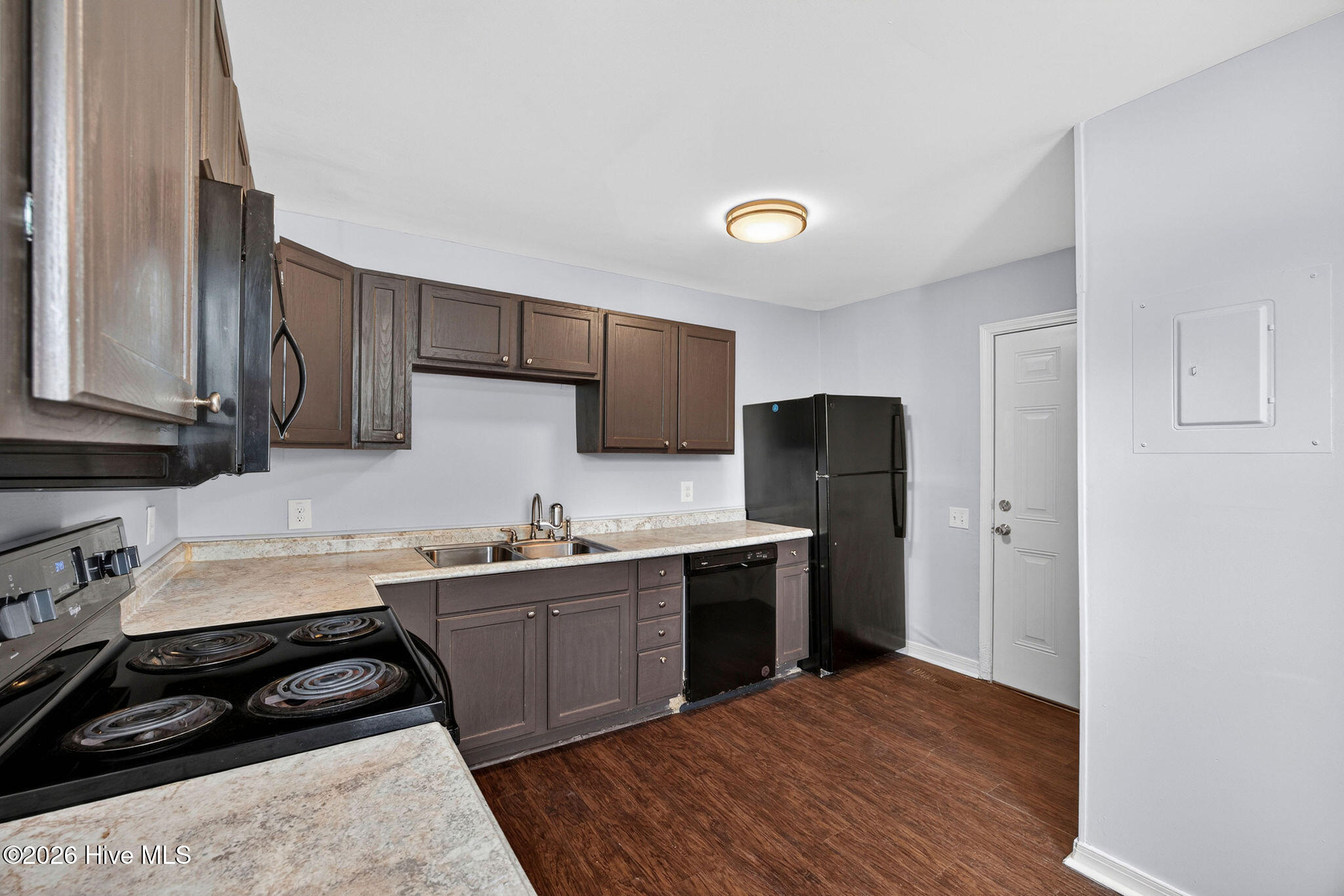 100567273 | Photo 29