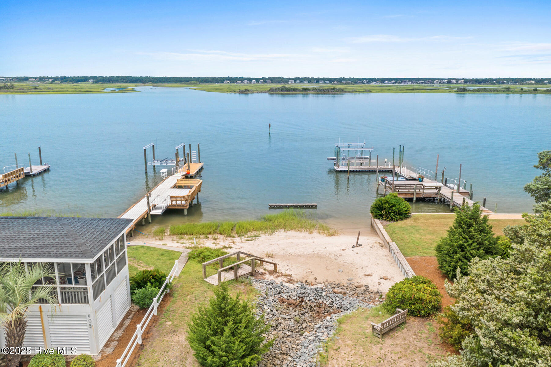 100523627 | Photo 66