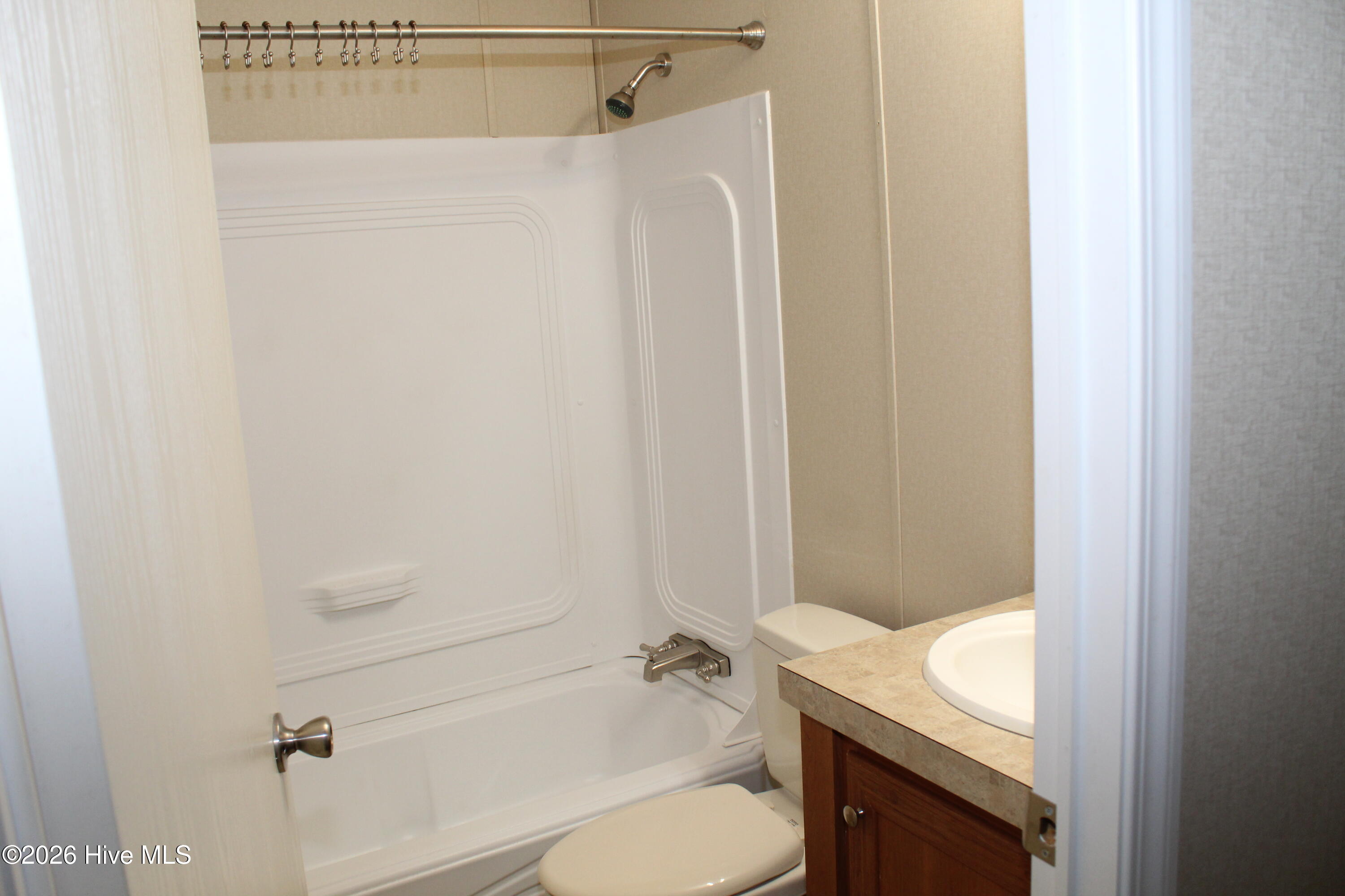 100570403 | Photo 12