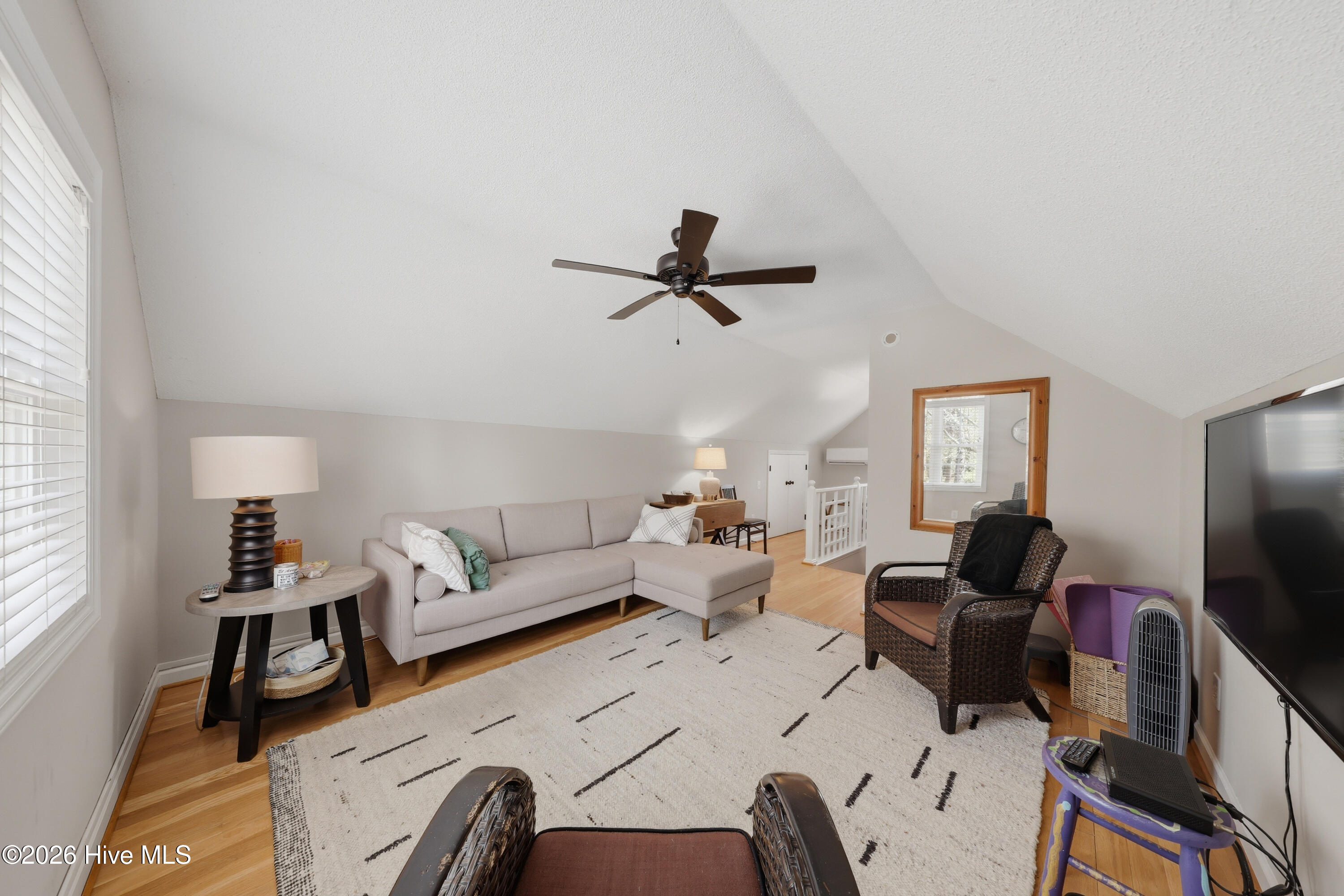 100561627 | Photo 41