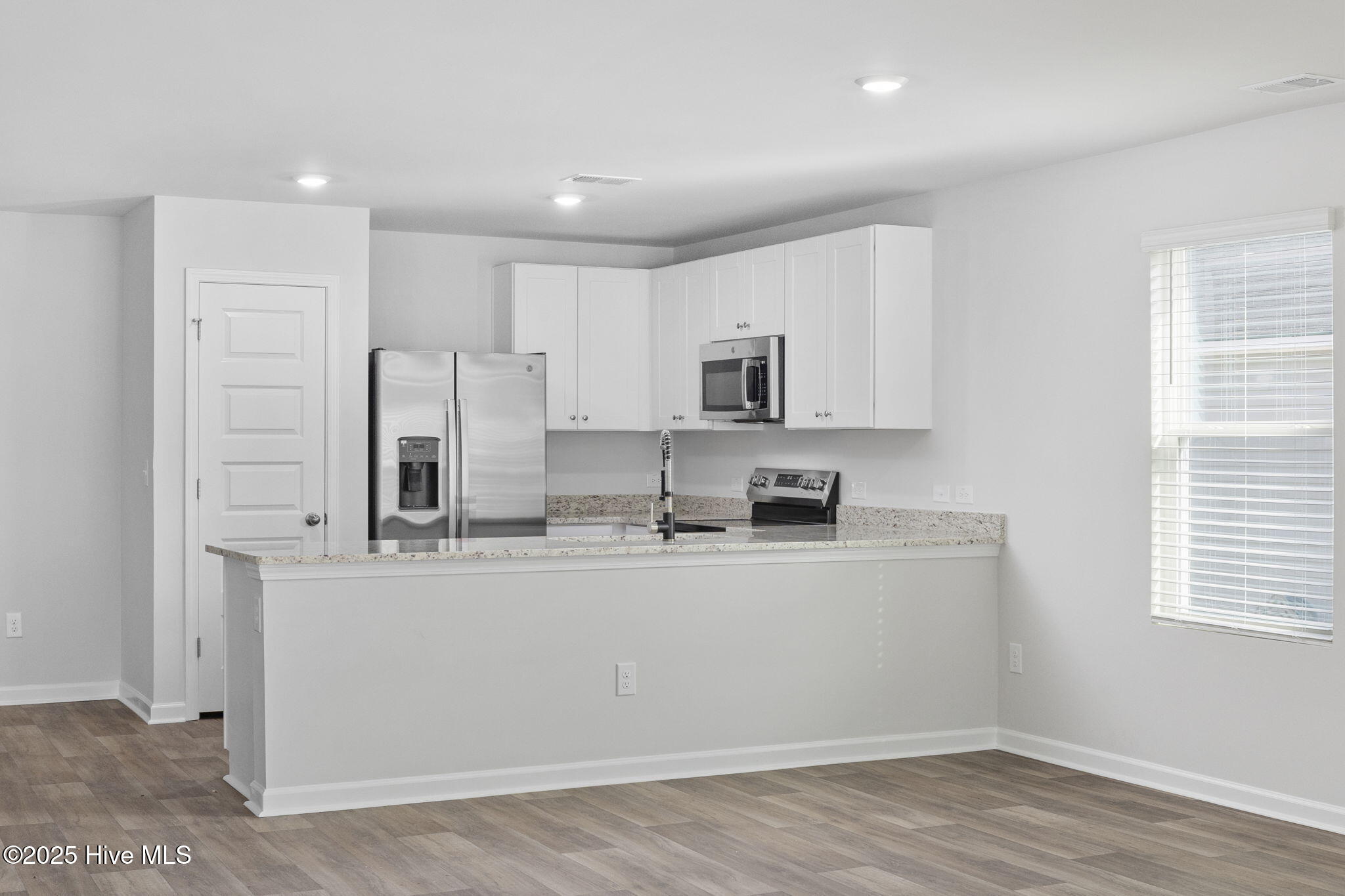 100544084 | Photo 19