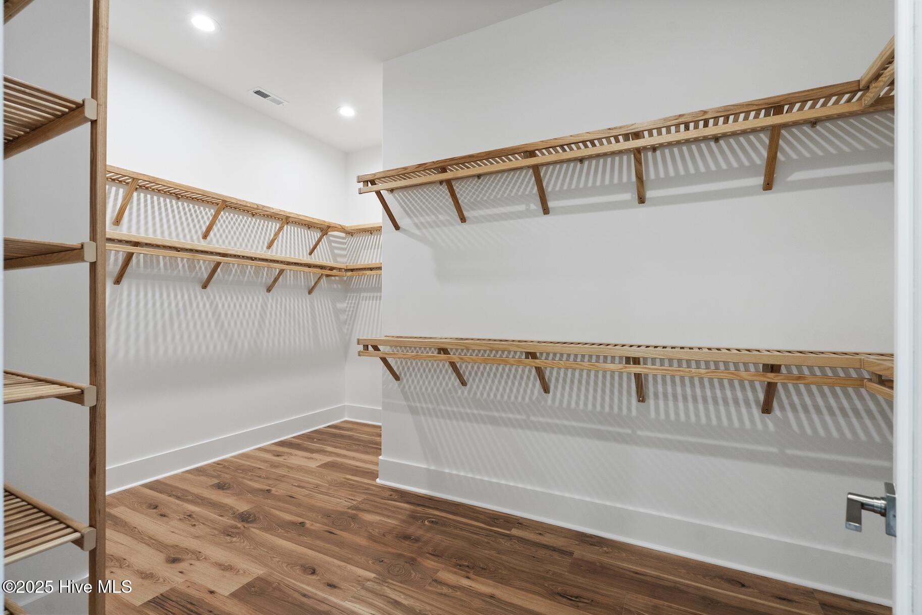 100537171 | Photo 34