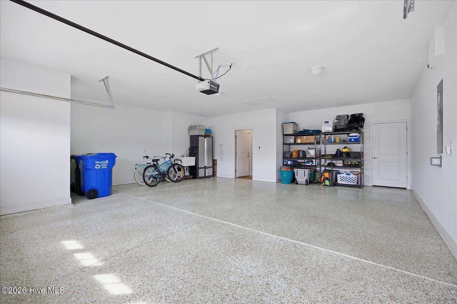 100564841 | Photo 39