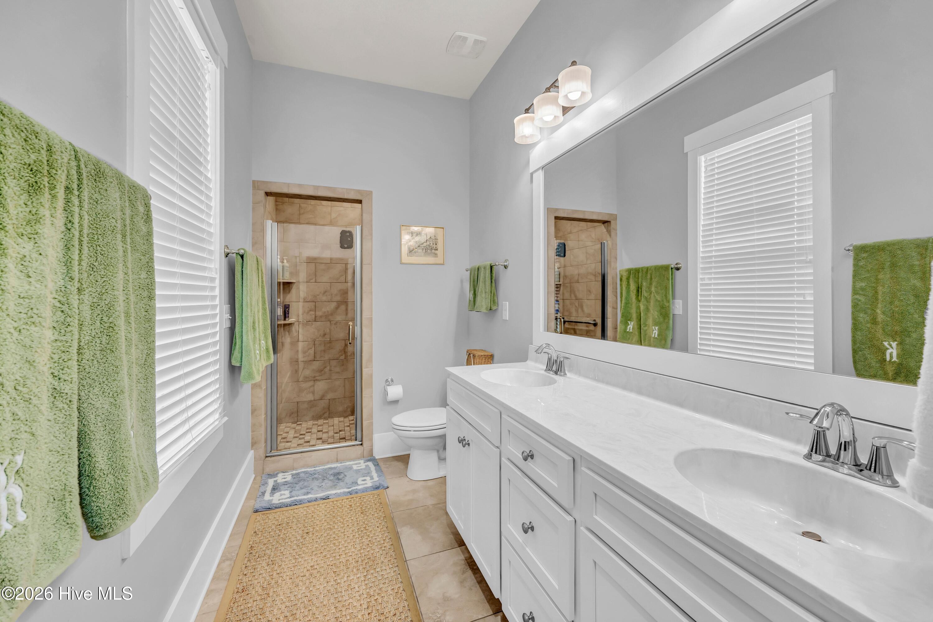 100567023 | Photo 15