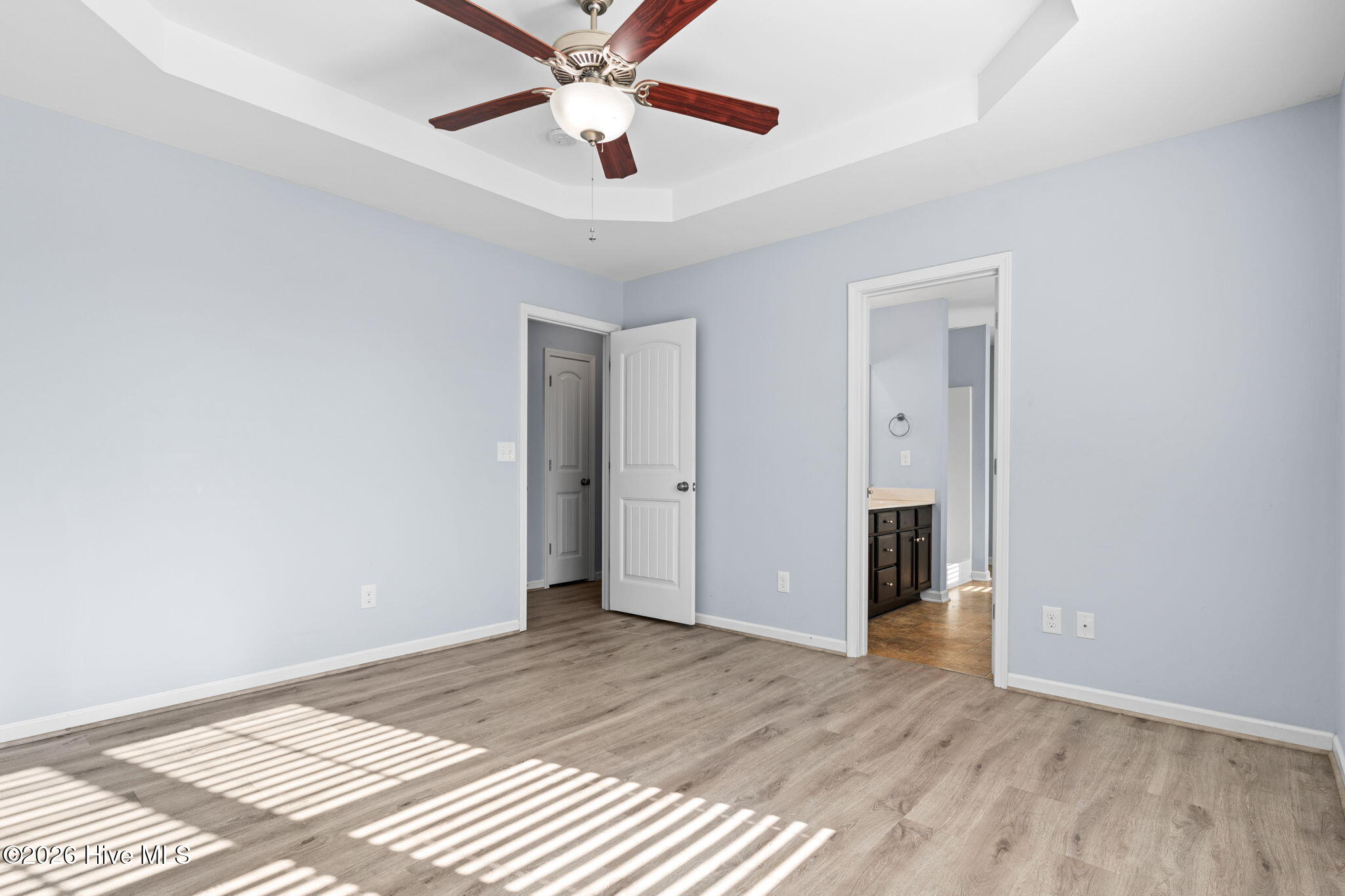 100548776 | Photo 19