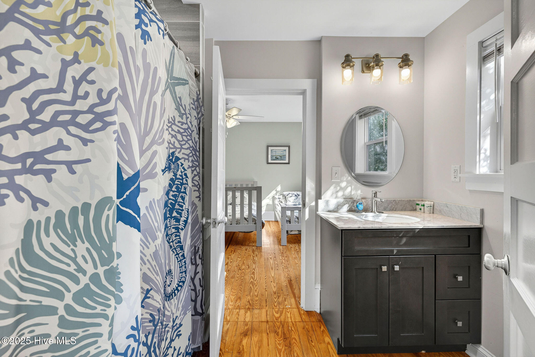 100543677 | Photo 27