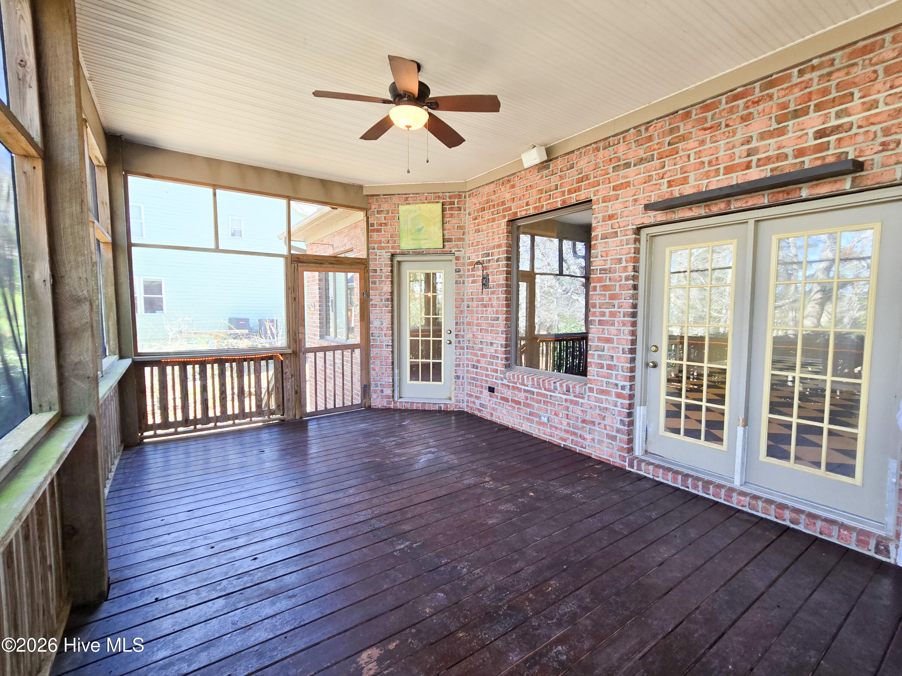 100558924 | Photo 50