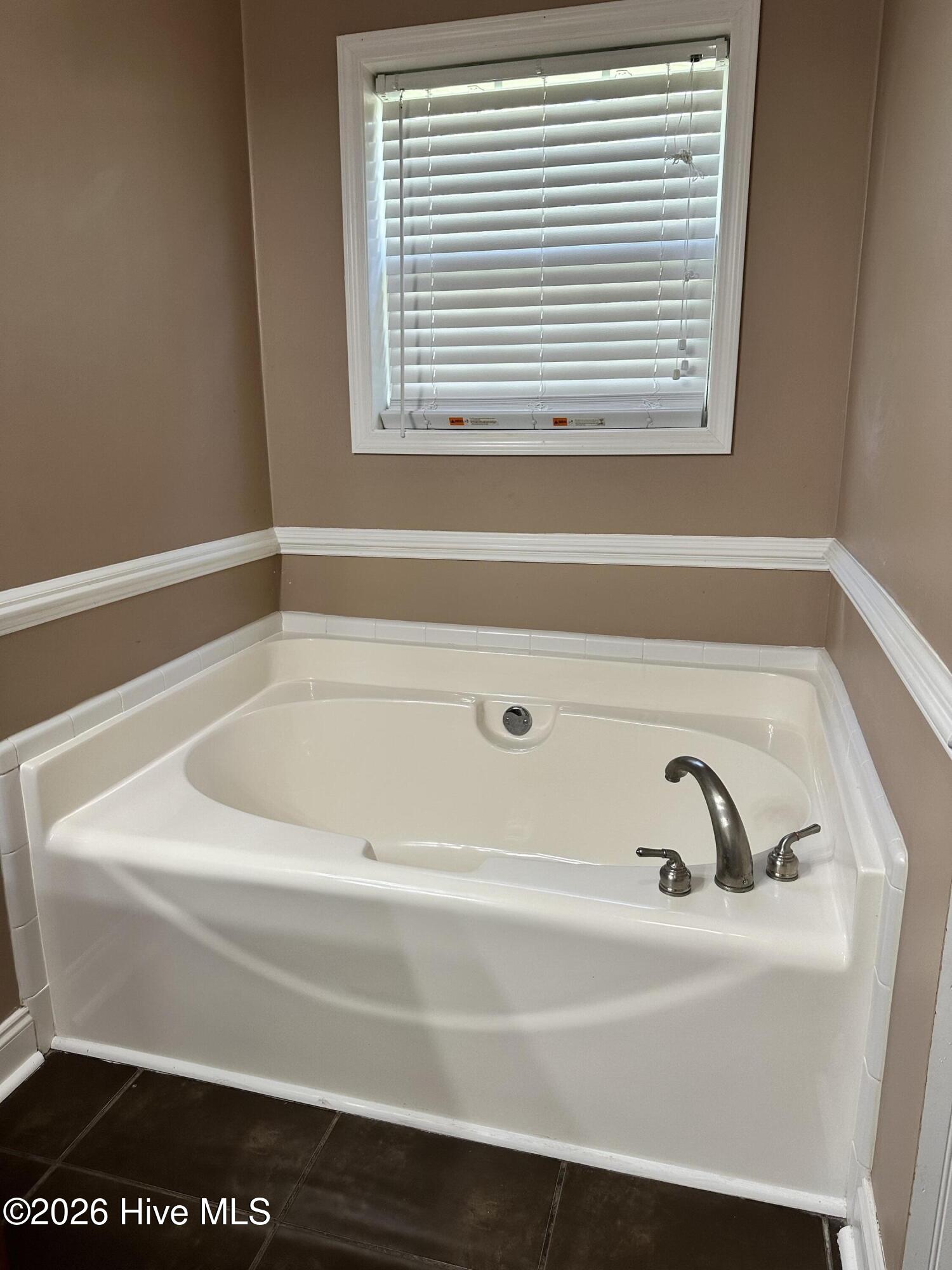 100562100 | Photo 23