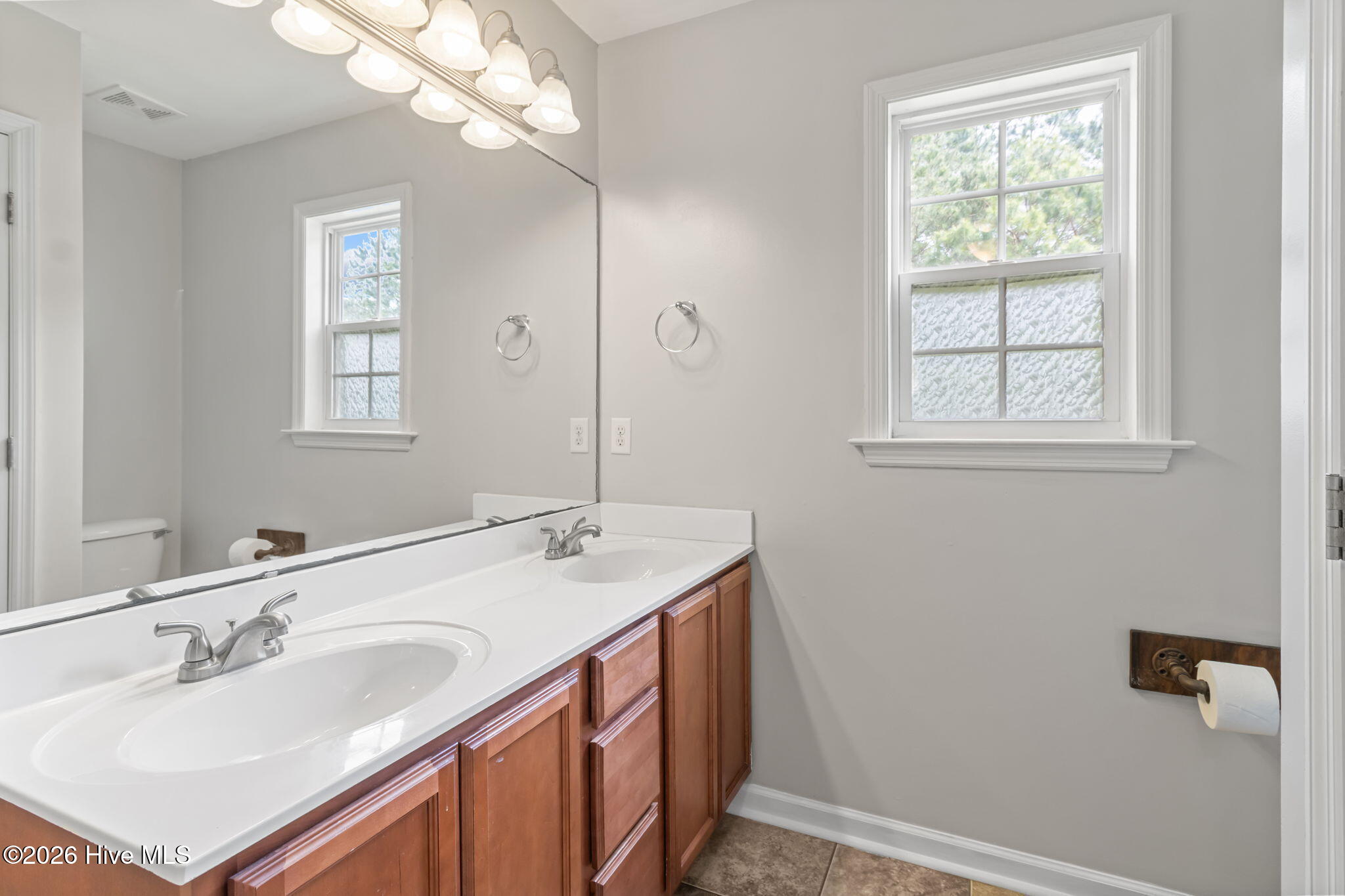 100561505 | Photo 25