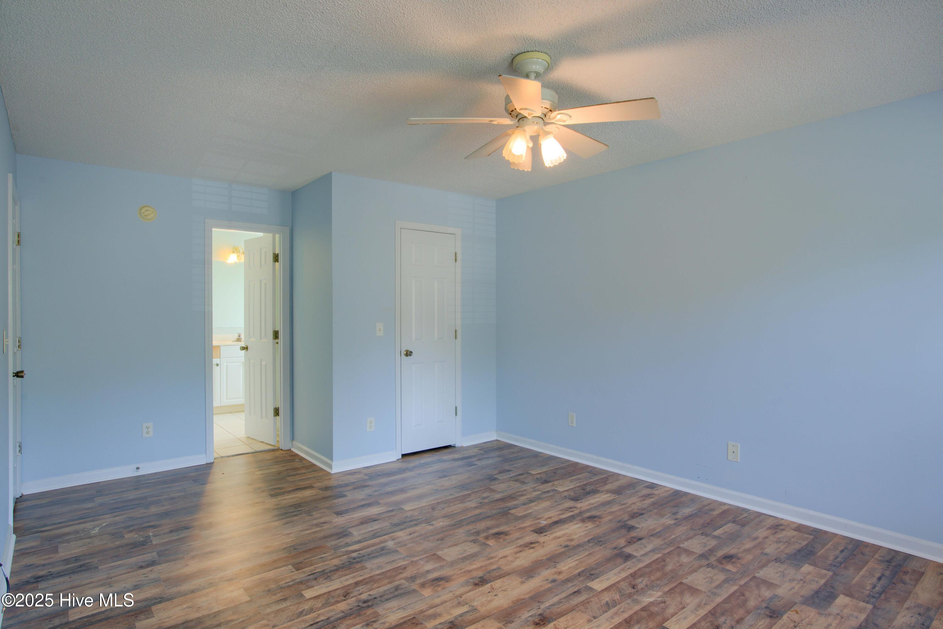 100543854 | Photo 23