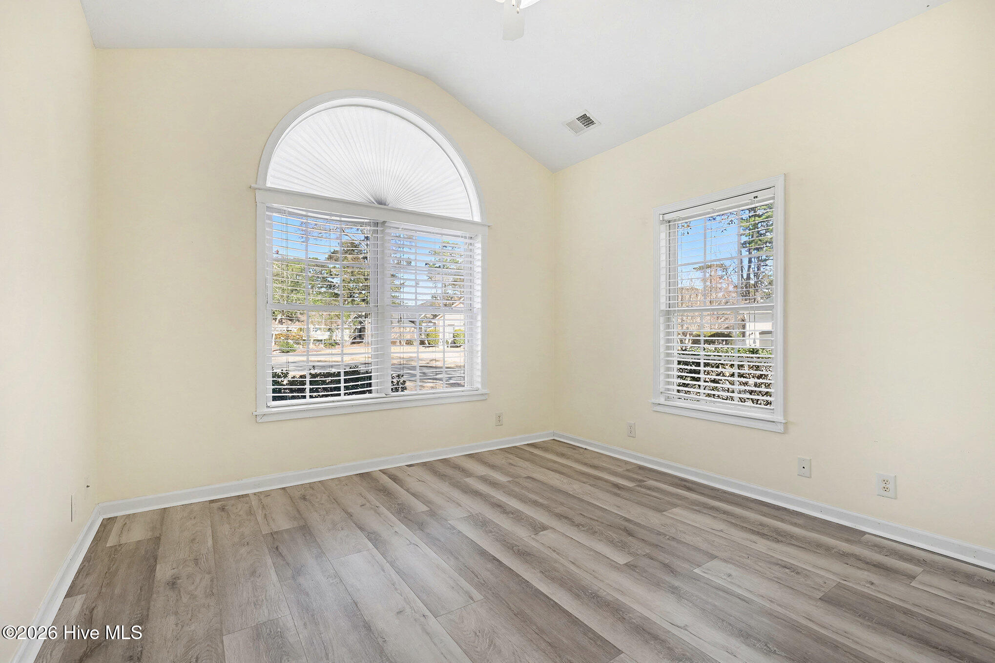 100539757 | Photo 22