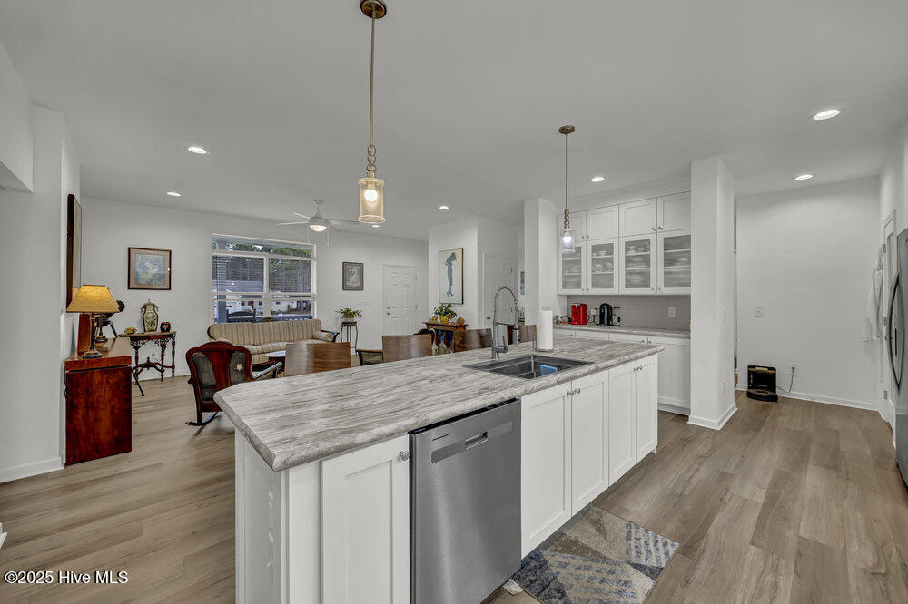 100534128 | Photo 12