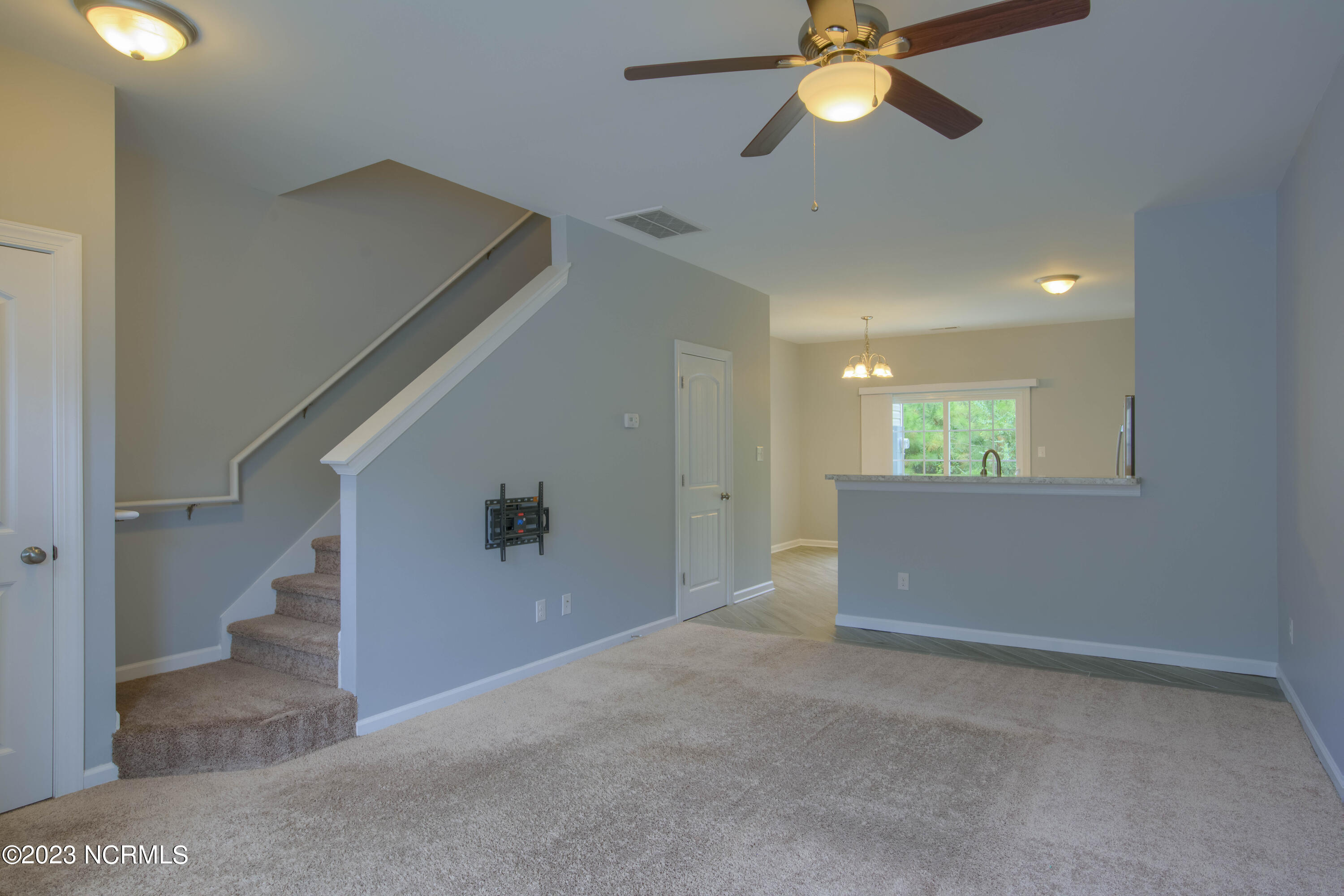 100545817 | Photo 11