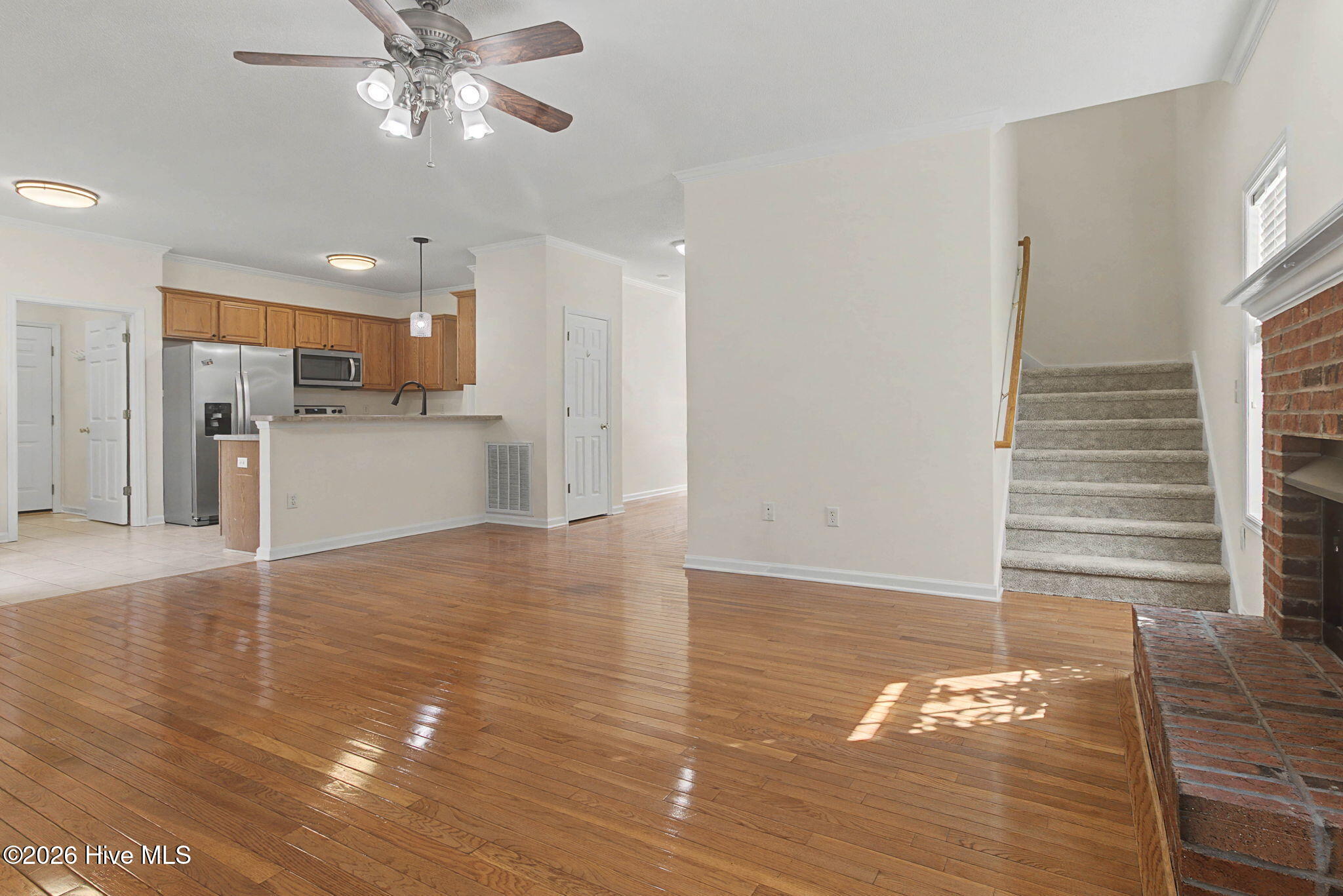 100547779 | Photo 12